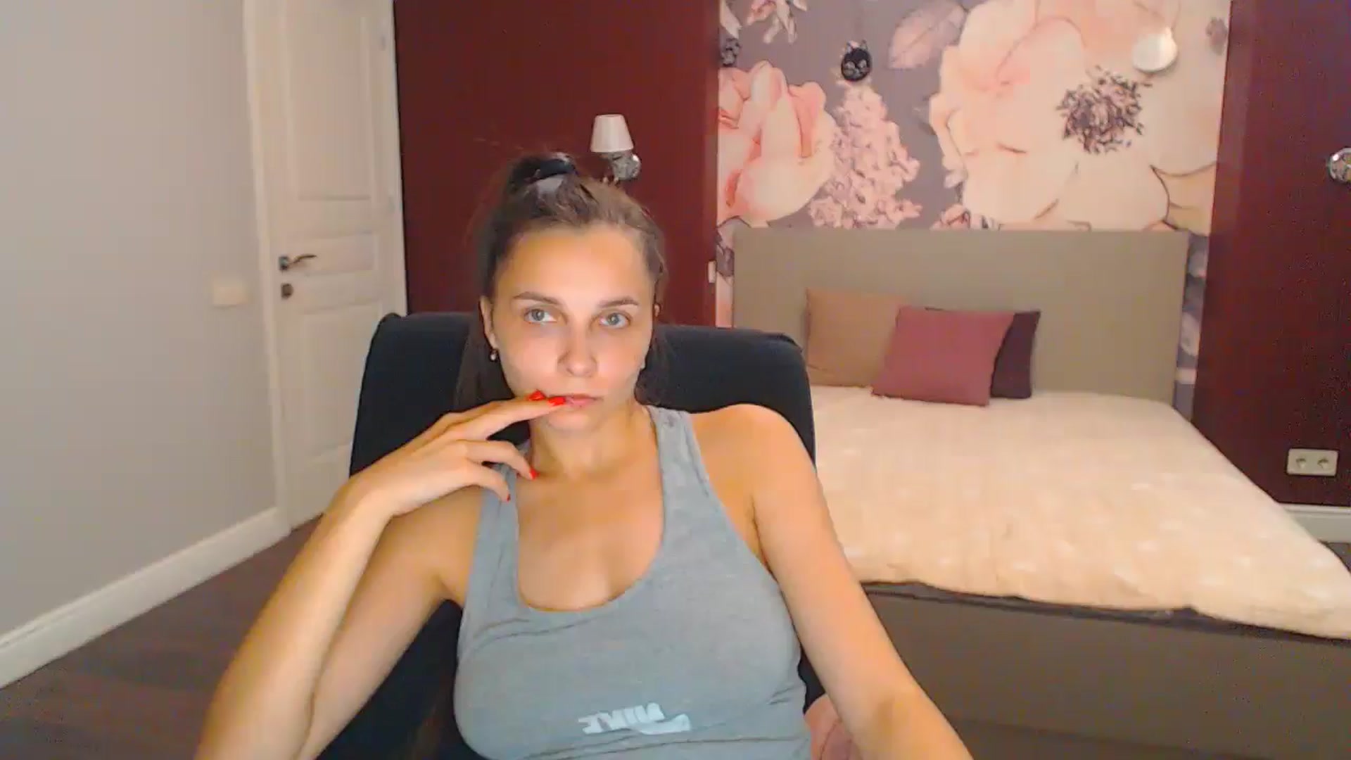 Gallery image thumbnail from Karina_Mils's myfreecams stream on, 08/18/2024, 15:39 image 16 of 20