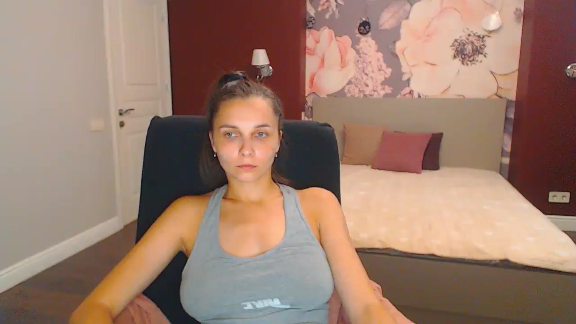 Gallery image thumbnail from Karina_Mils's myfreecams stream on, 08/18/2024, 15:39 image 19 of 20