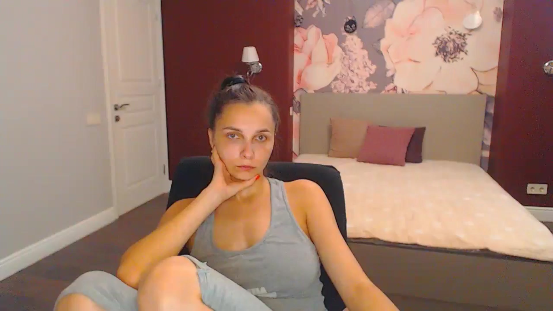 Gallery image thumbnail from Karina_Mils's myfreecams stream on, 08/18/2024, 15:39 image 12 of 20