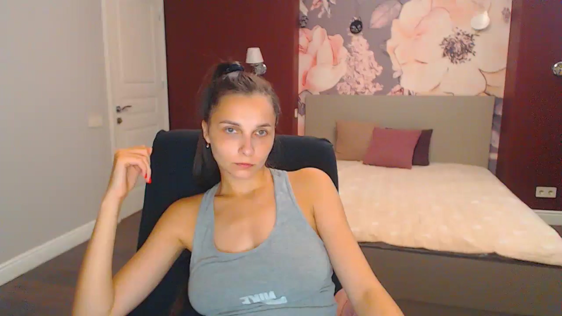 Gallery image thumbnail from Karina_Mils's myfreecams stream on, 08/18/2024, 15:39 image 15 of 20