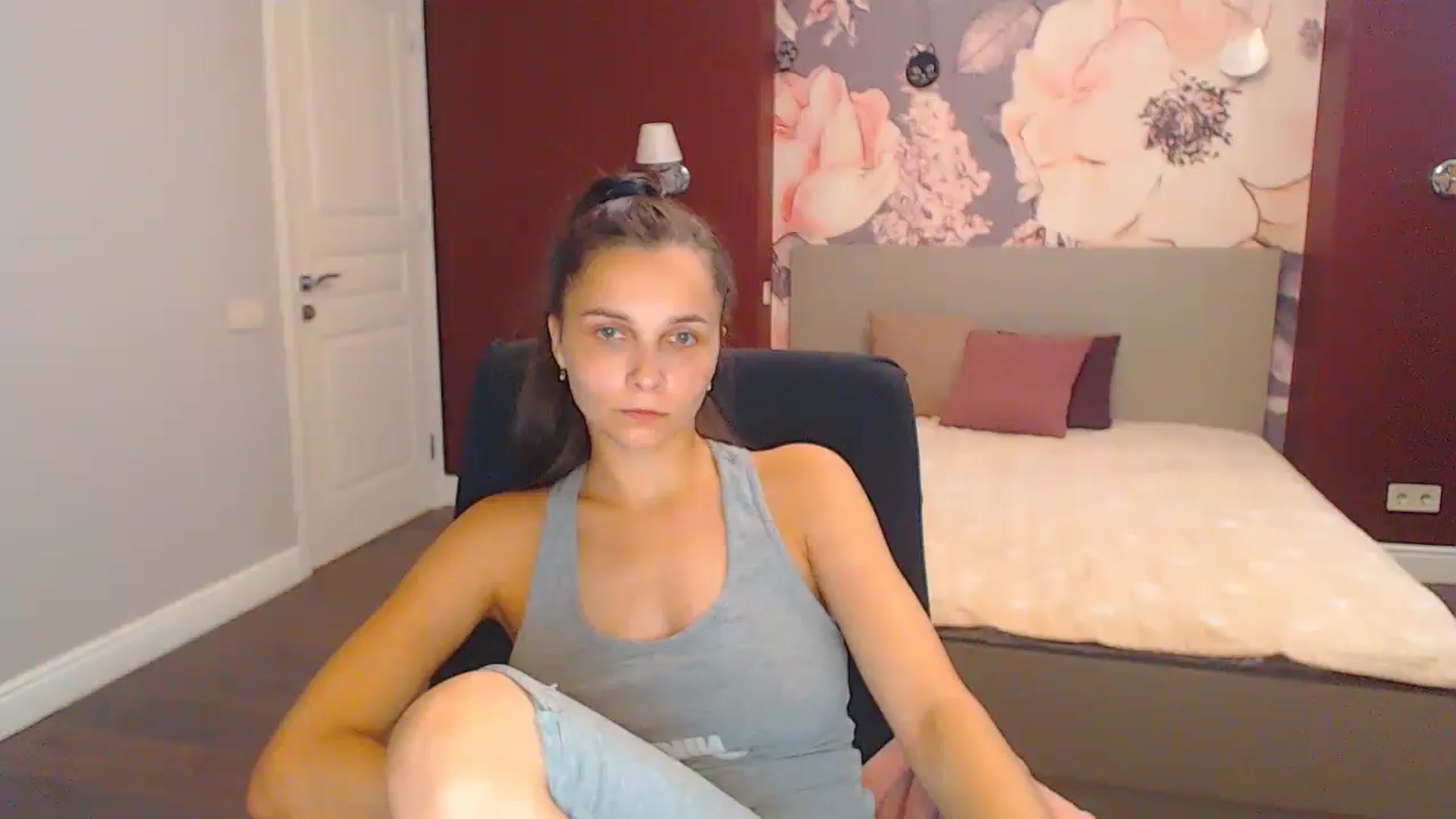 Gallery image thumbnail from Karina_Mils's myfreecams stream on, 08/18/2024, 15:39 image 6 of 20