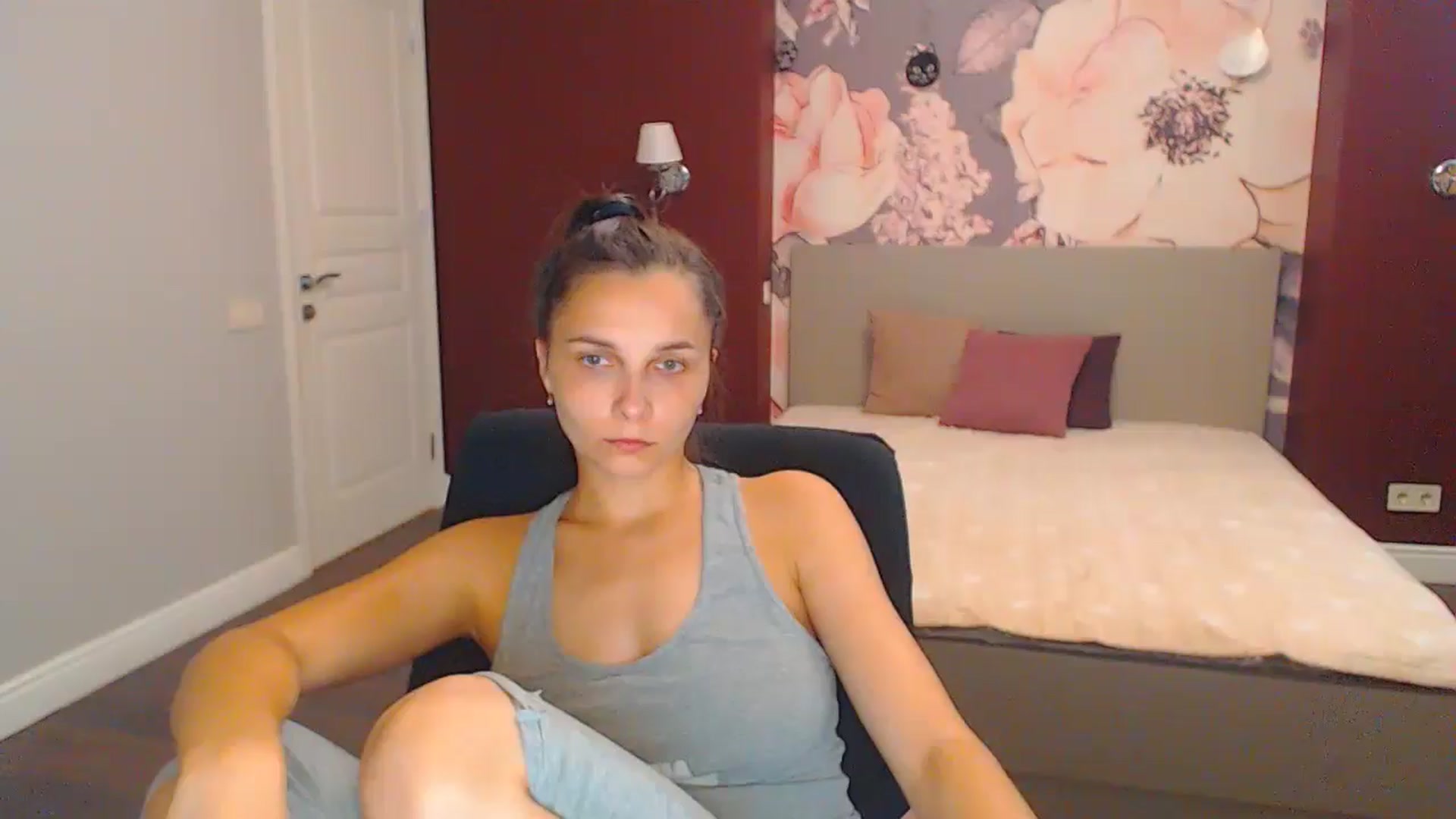 Gallery image thumbnail from Karina_Mils's myfreecams stream on, 08/18/2024, 15:39 image 10 of 20