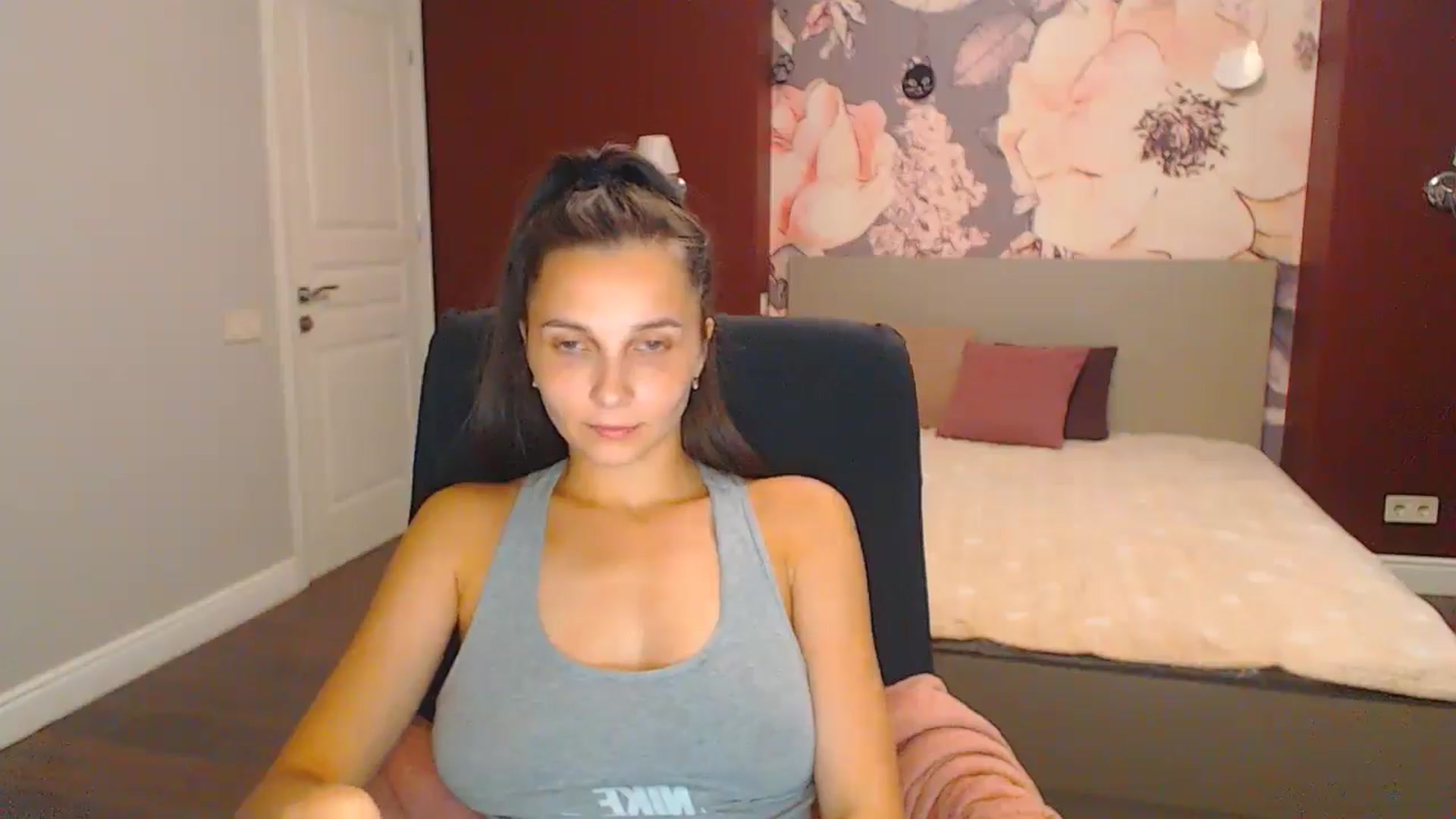 Gallery image thumbnail from Karina_Mils's myfreecams stream on, 08/18/2024, 16:19 image 5 of 20