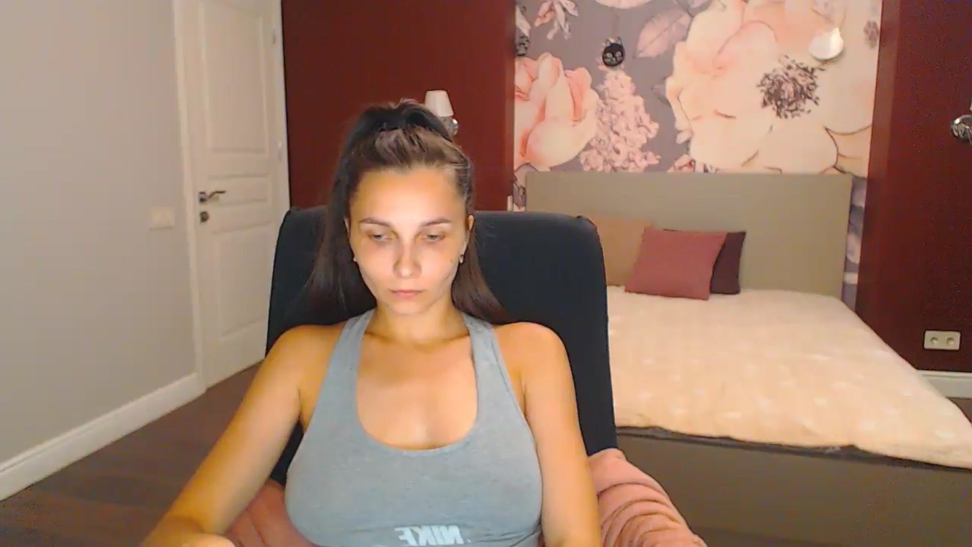 Gallery image thumbnail from Karina_Mils's myfreecams stream on, 08/18/2024, 16:19 image 8 of 20