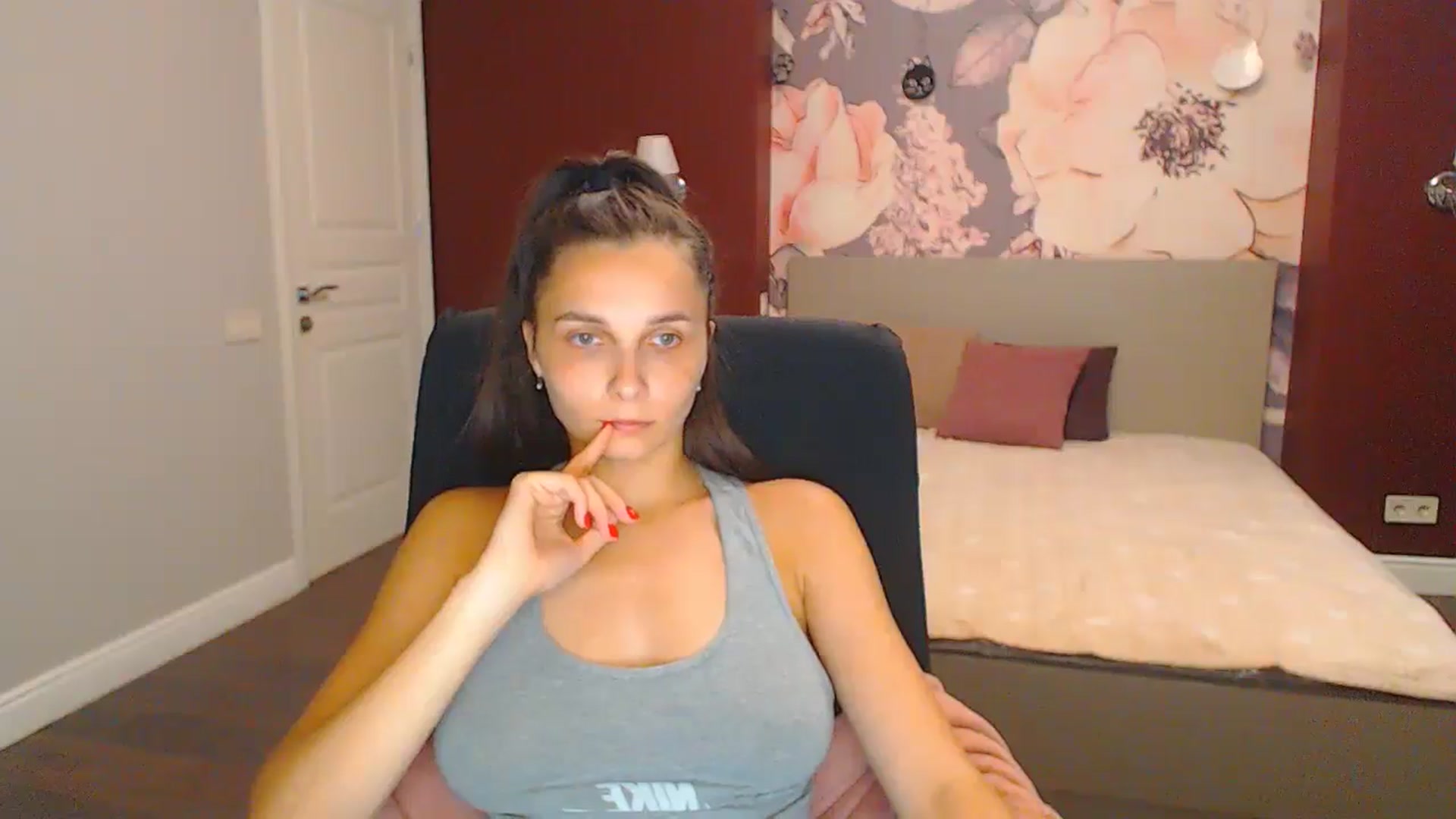 Gallery image thumbnail from Karina_Mils's myfreecams stream on, 08/18/2024, 16:19 image 6 of 20