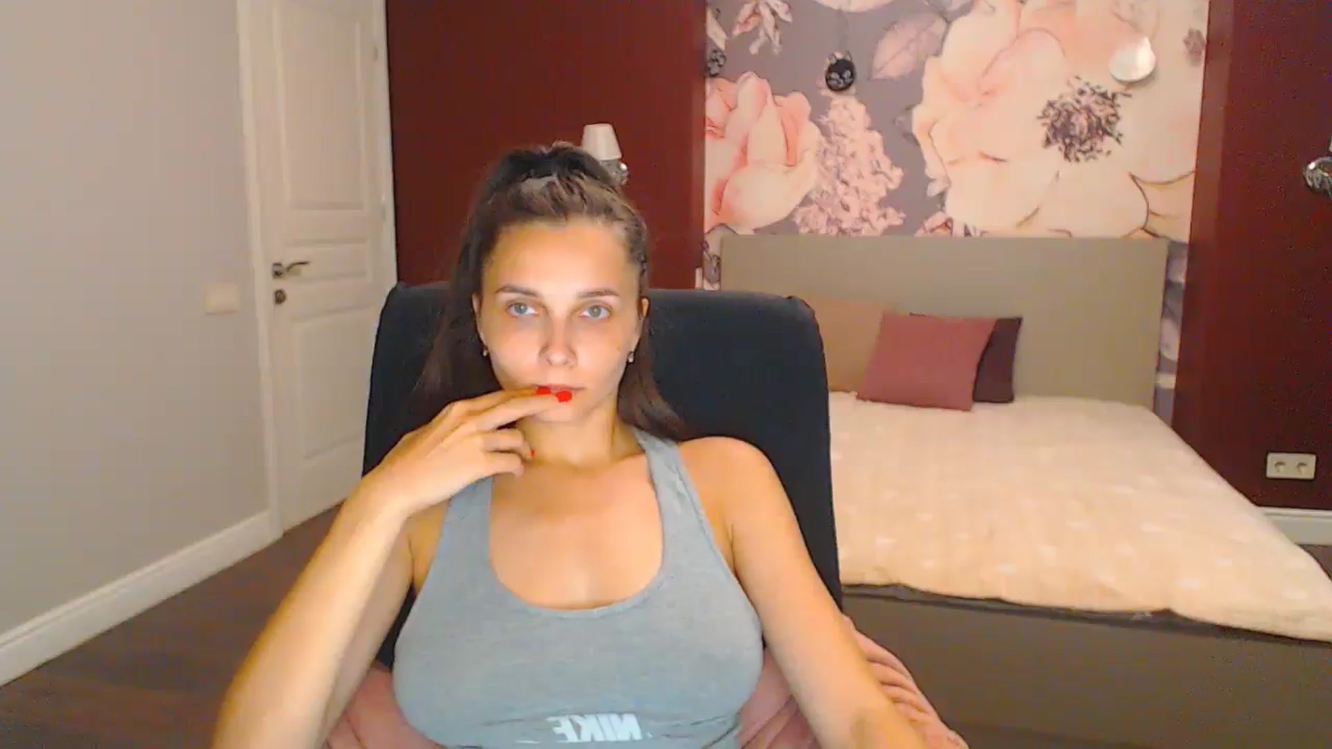 Gallery image thumbnail from Karina_Mils's myfreecams stream on, 08/18/2024, 16:19 image 7 of 20