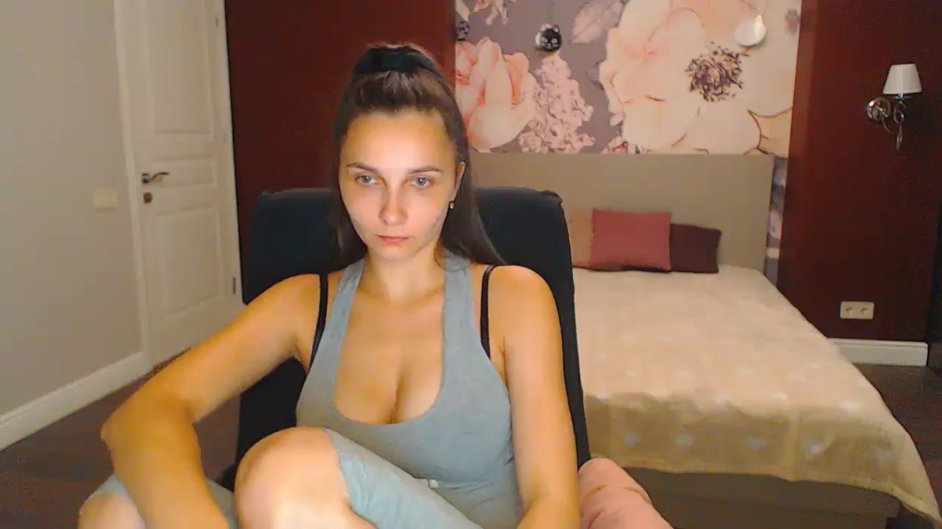 Gallery image thumbnail from Karina_Mils's myfreecams stream on, 08/23/2024, 17:03 image 14 of 20