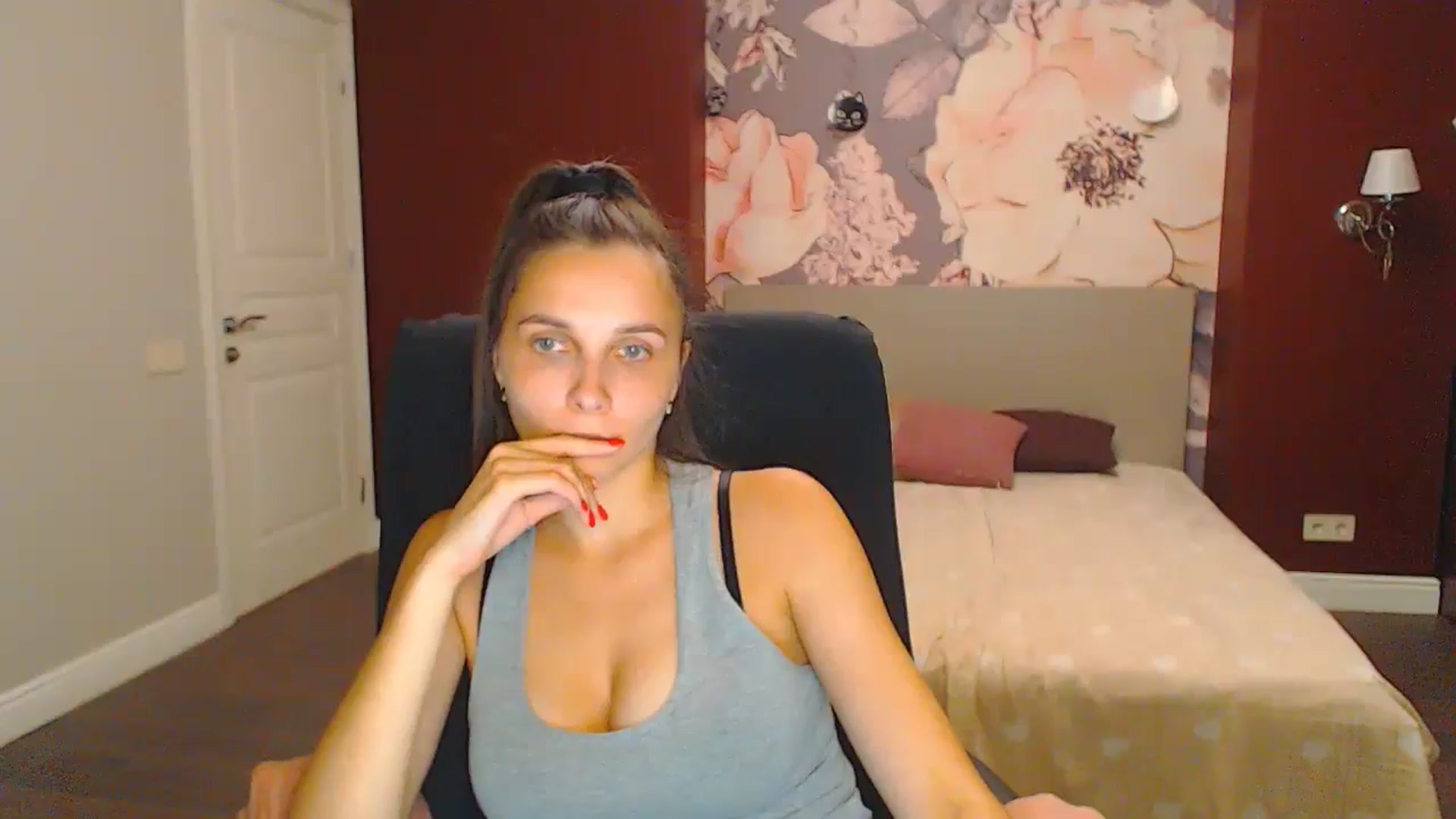 Gallery image thumbnail from Karina_Mils's myfreecams stream on, 08/23/2024, 19:16 image 17 of 20