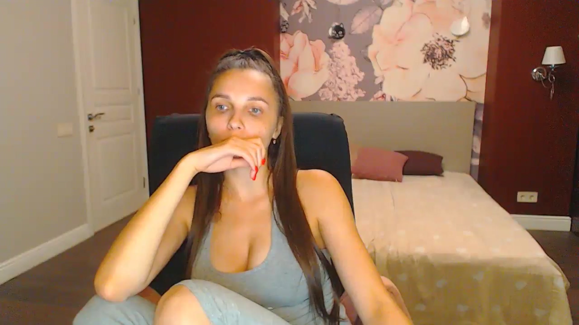 Gallery image thumbnail from Karina_Mils's myfreecams stream on, 08/23/2024, 19:16 image 5 of 20