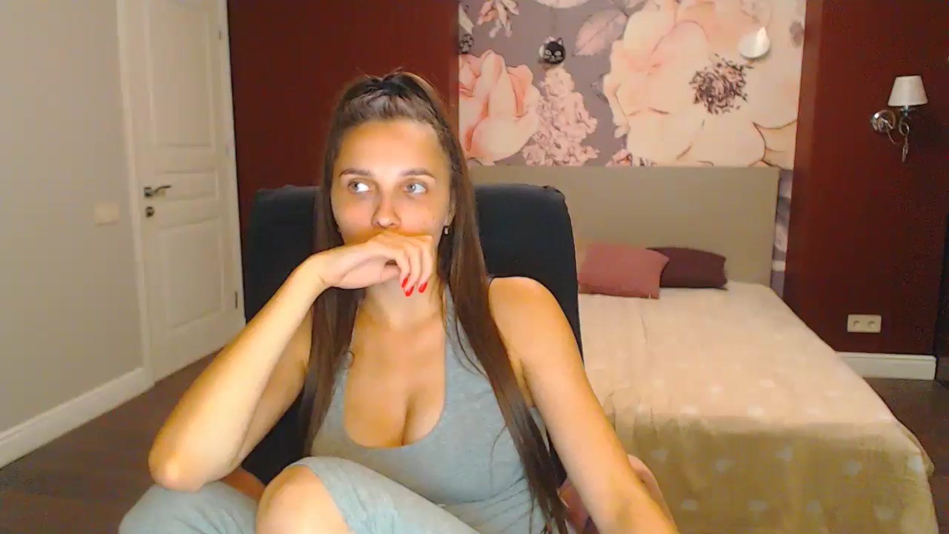 Gallery image thumbnail from Karina_Mils's myfreecams stream on, 08/23/2024, 19:16 image 4 of 20