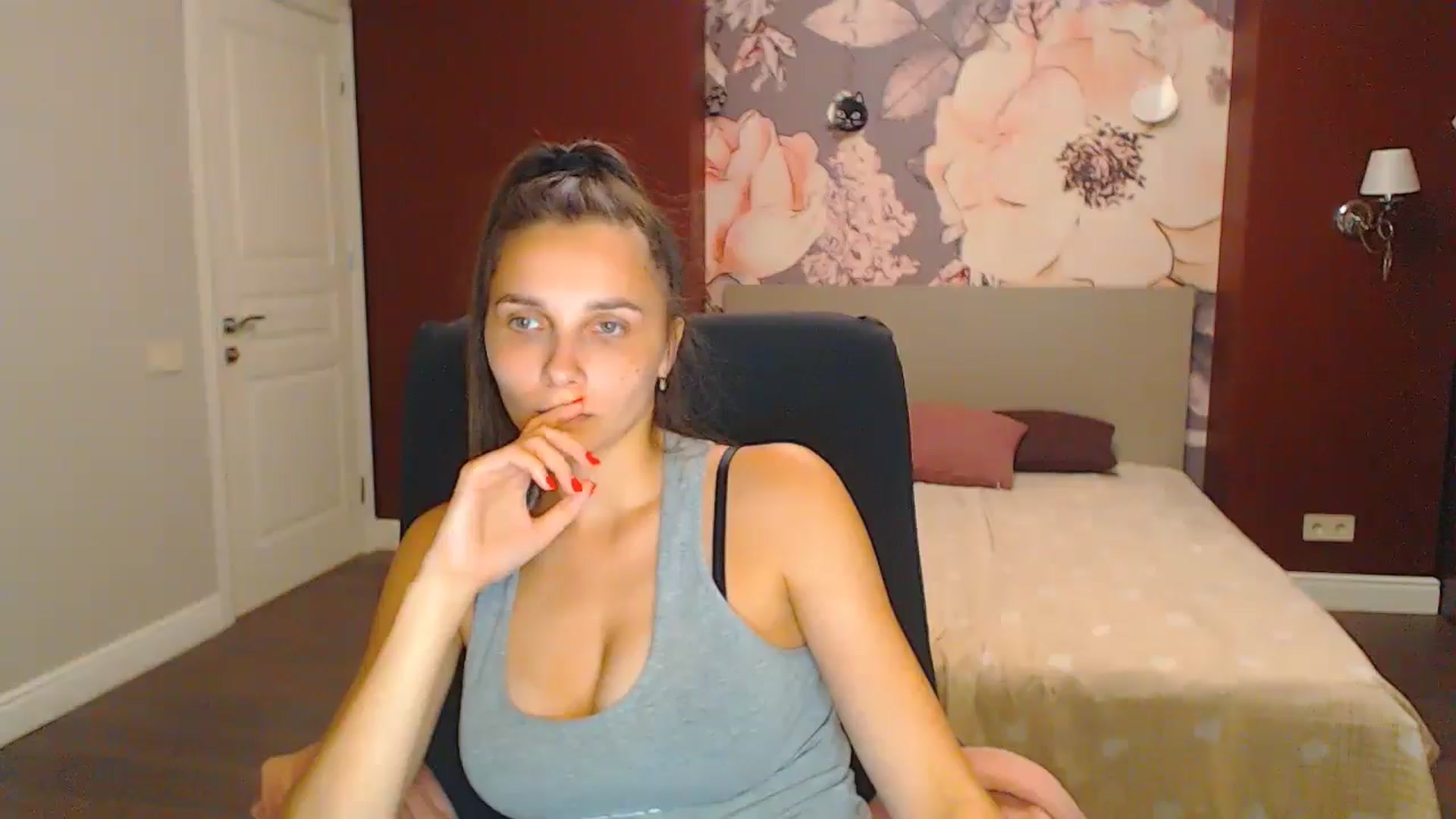 Gallery image thumbnail from Karina_Mils's myfreecams stream on, 08/23/2024, 19:16 image 15 of 20