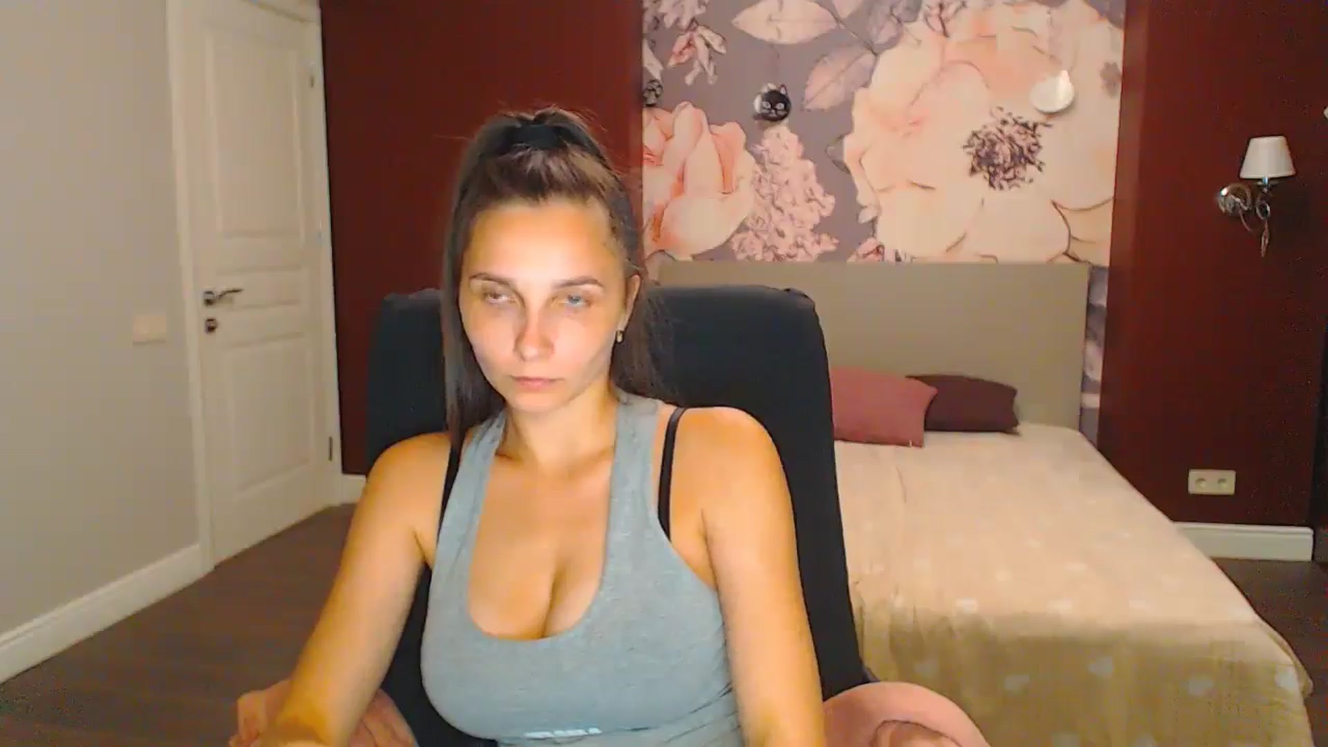 Gallery image thumbnail from Karina_Mils's myfreecams stream on, 08/23/2024, 19:16 image 10 of 20