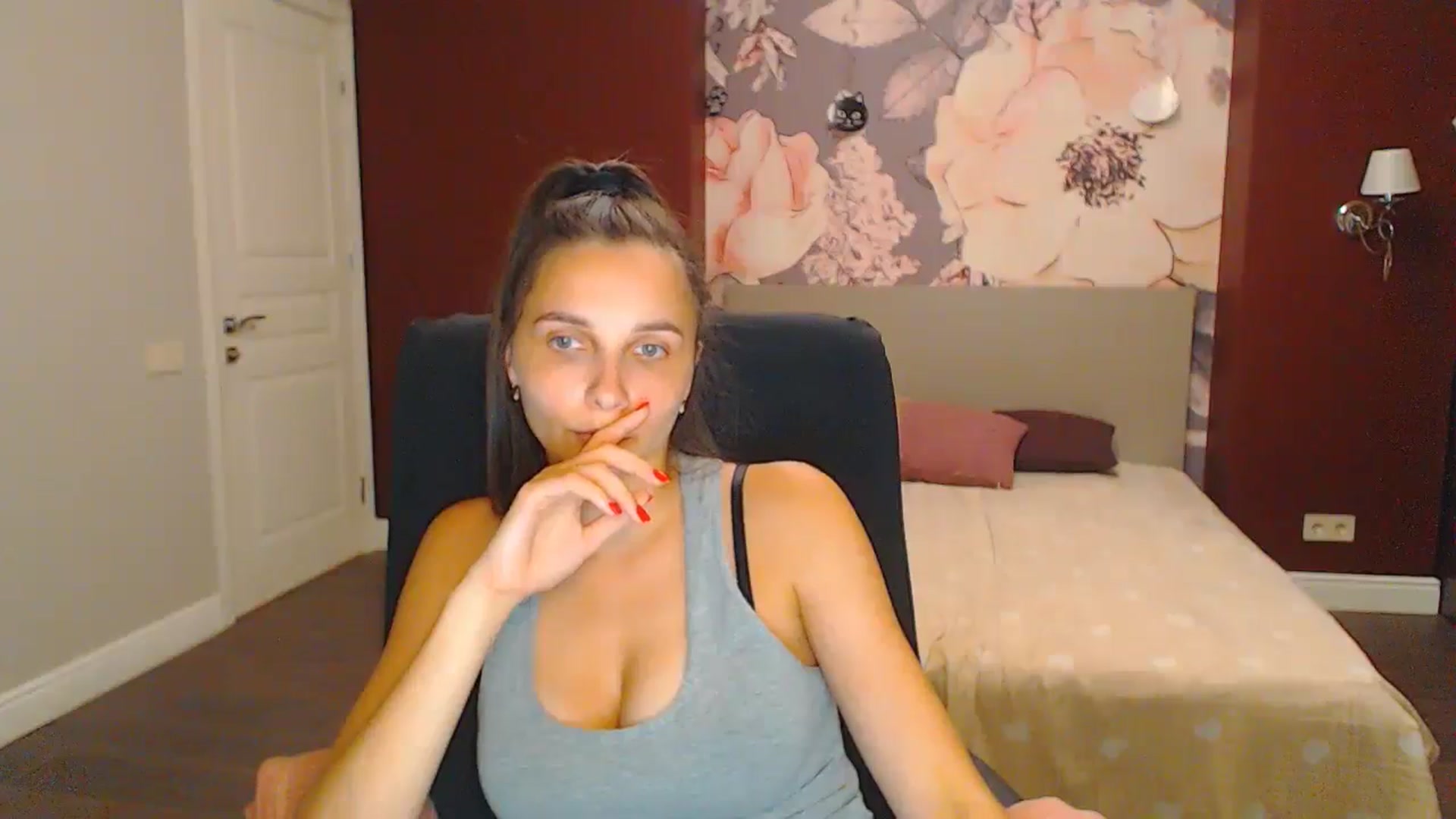 Gallery image thumbnail from Karina_Mils's myfreecams stream on, 08/23/2024, 19:16 image 16 of 20