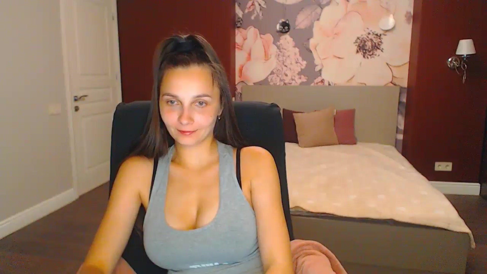 Gallery image thumbnail from Karina_Mils's myfreecams stream on, 08/24/2024, 17:21 image 14 of 20