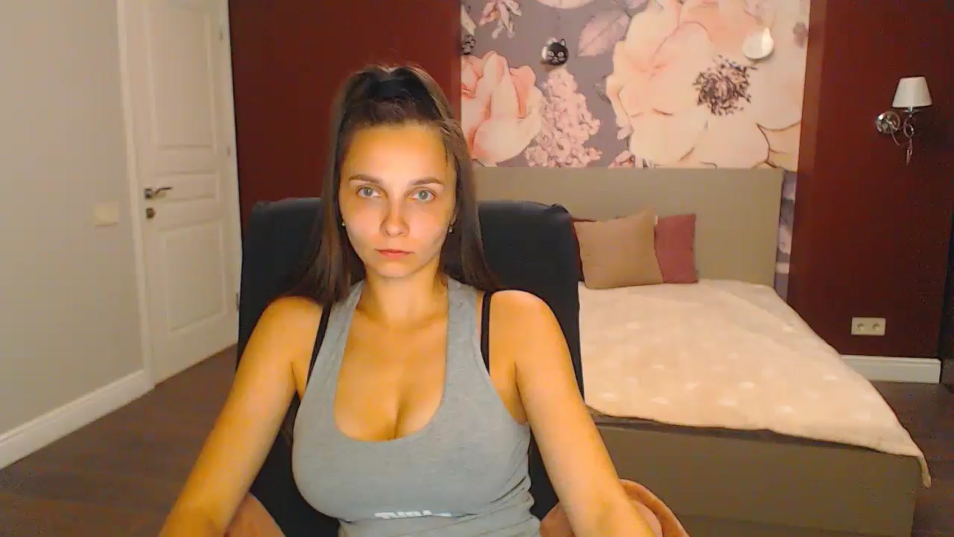 Gallery image thumbnail from Karina_Mils's myfreecams stream on, 08/24/2024, 17:21 image 13 of 20