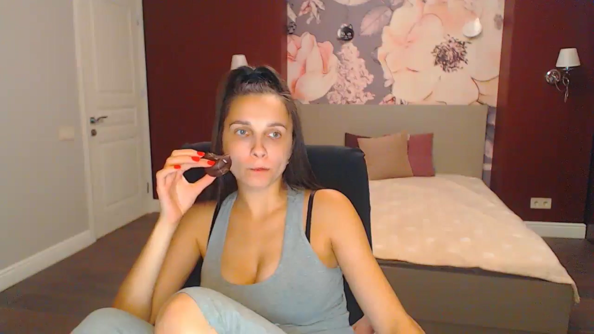 Gallery image thumbnail from Karina_Mils's myfreecams stream on, 08/24/2024, 17:21 image 4 of 20