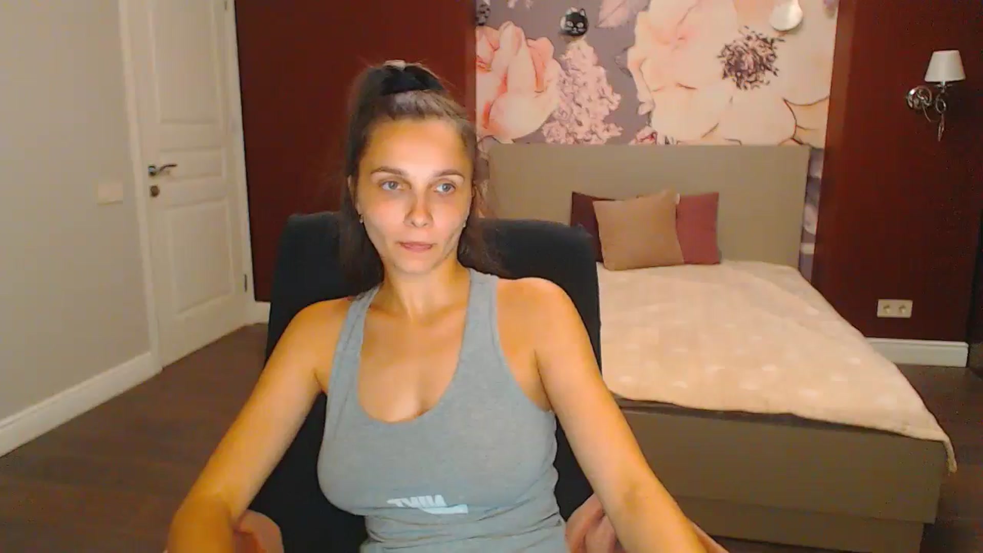 Gallery image thumbnail from Karina_Mils's myfreecams stream on, 08/24/2024, 19:34 image 9 of 20