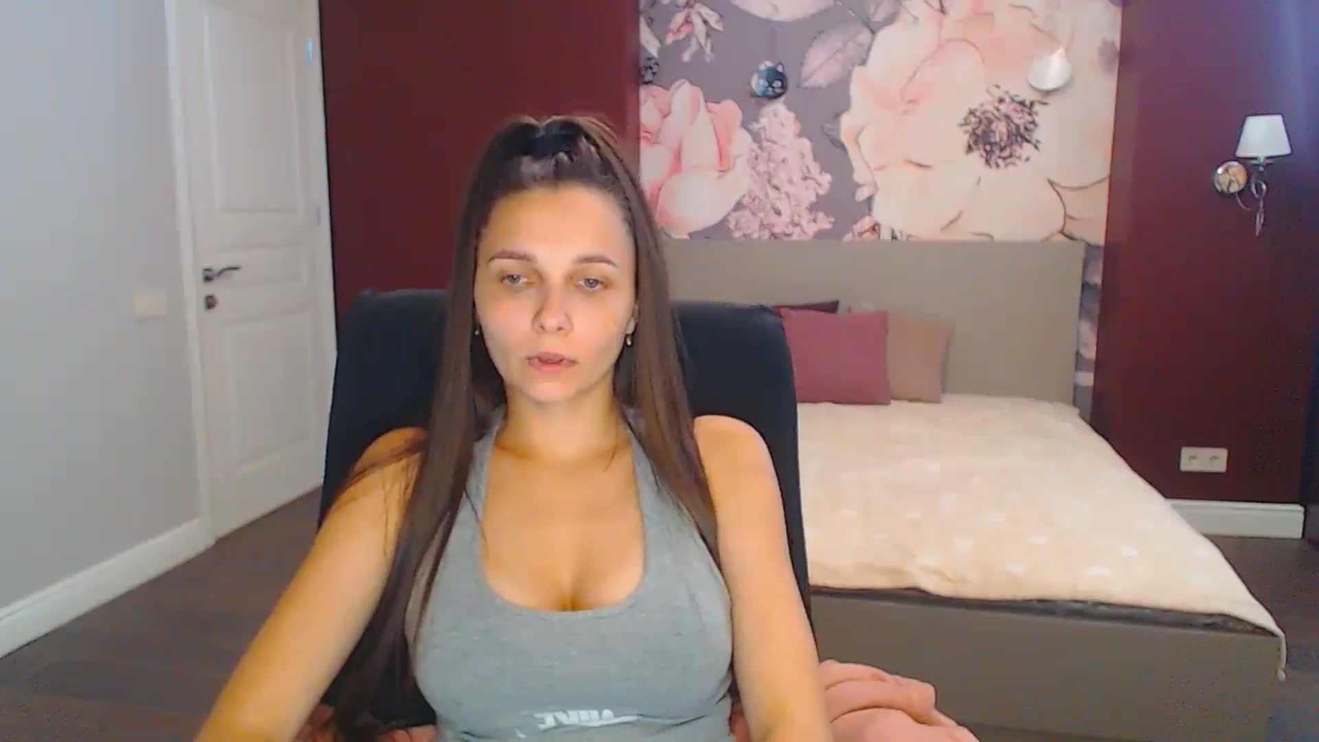 Gallery image thumbnail from Karina_Mils's myfreecams stream on, 08/25/2024, 14:02 image 4 of 20
