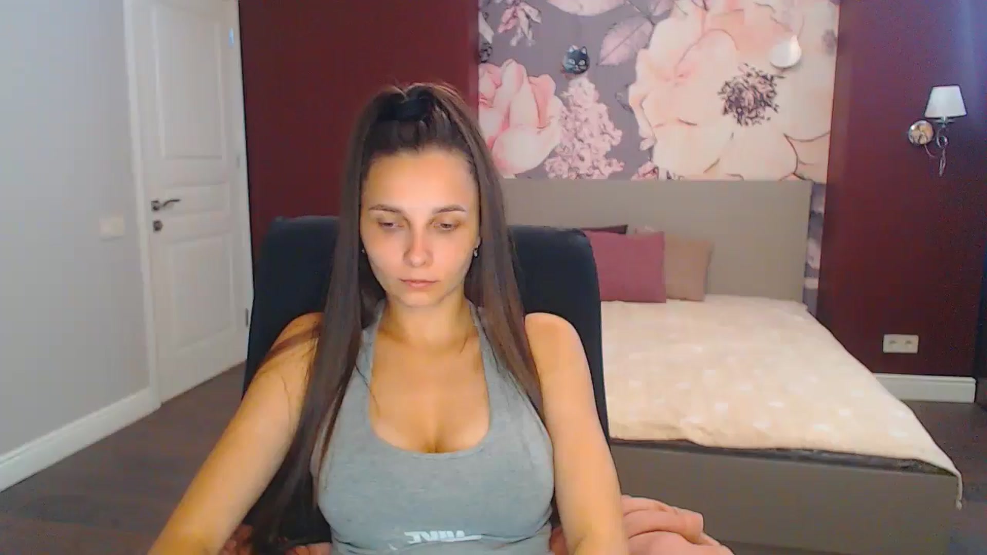 Gallery image thumbnail from Karina_Mils's myfreecams stream on, 08/25/2024, 14:02 image 6 of 20