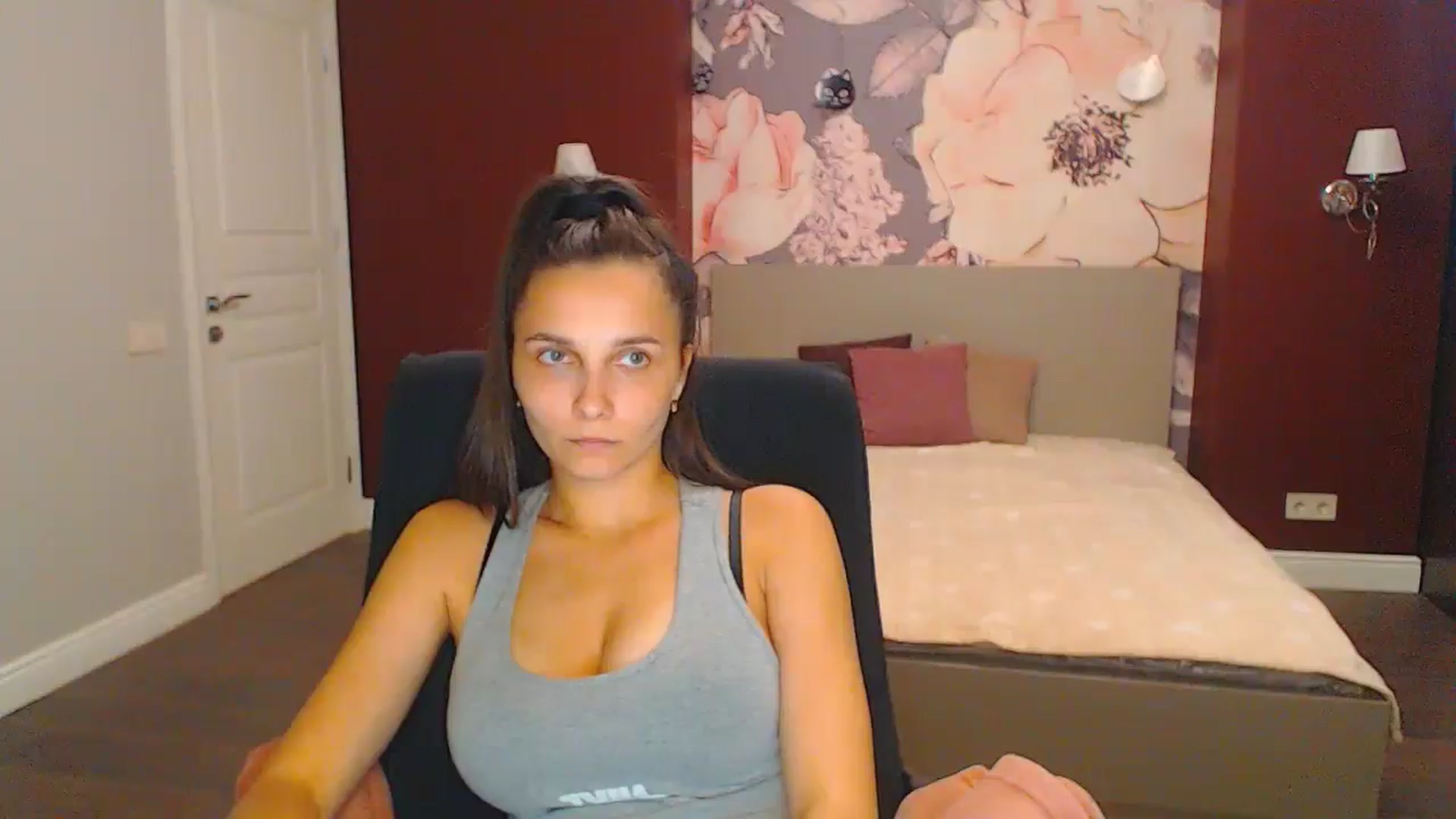 Gallery image thumbnail from Karina_Mils's myfreecams stream on, 08/25/2024, 16:18 image 10 of 20