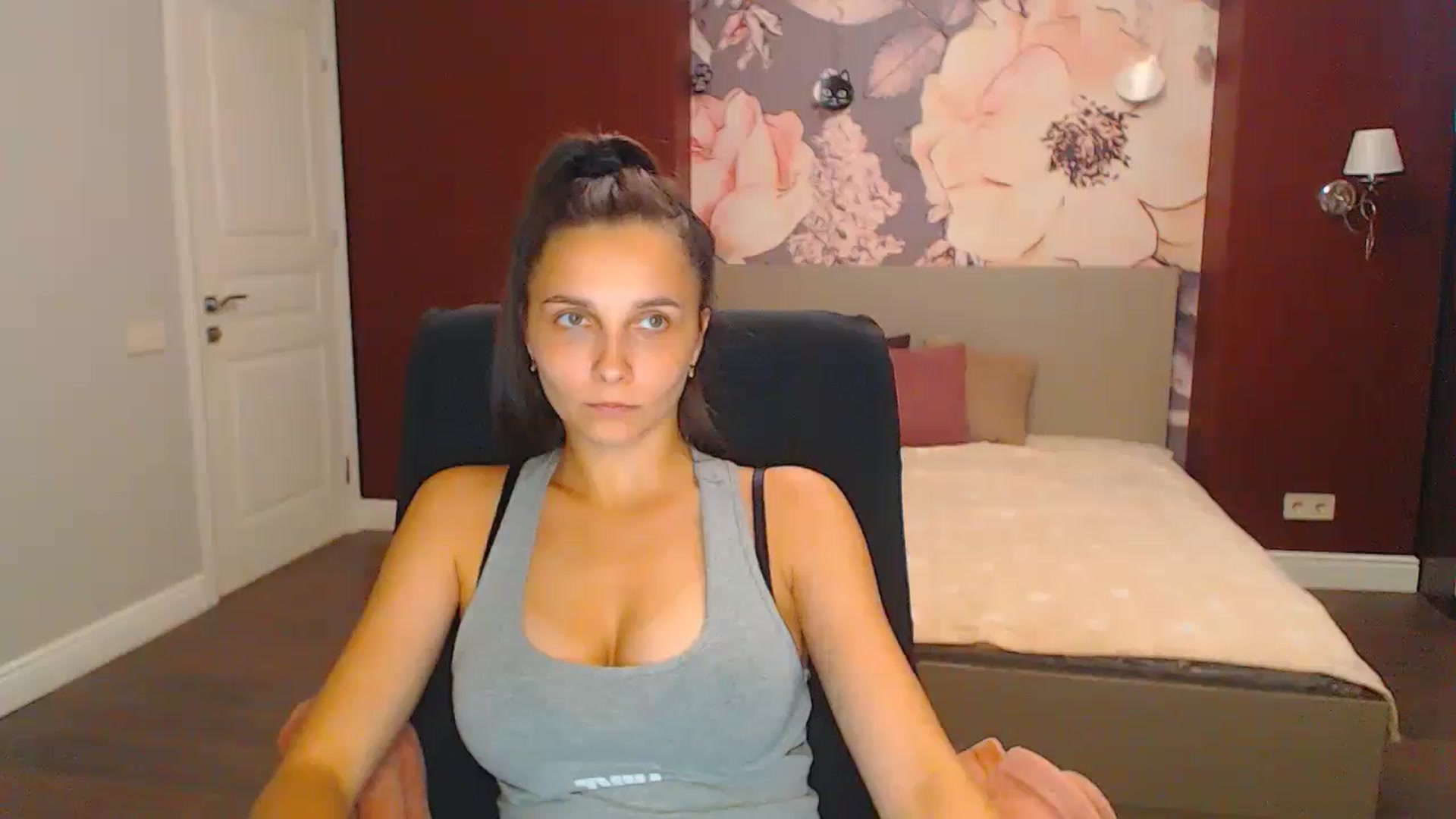 Gallery image thumbnail from Karina_Mils's myfreecams stream on, 08/25/2024, 16:18 image 17 of 20