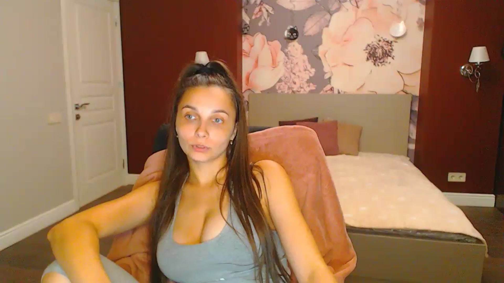Gallery image thumbnail from Karina_Mils's myfreecams stream on, 08/25/2024, 18:28 image 10 of 20