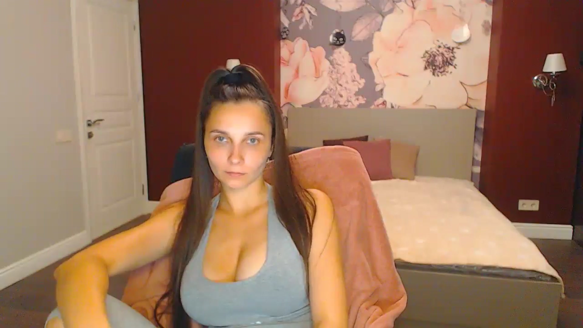 Gallery image thumbnail from Karina_Mils's myfreecams stream on, 08/25/2024, 18:28 image 18 of 20