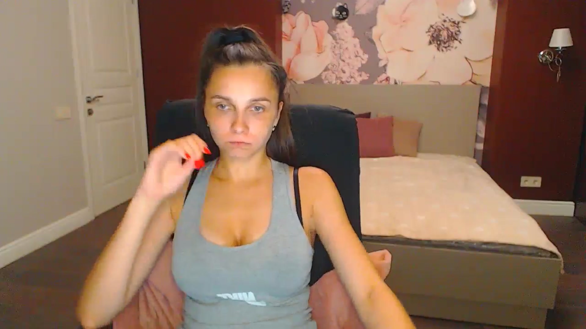 Gallery image thumbnail from Karina_Mils's myfreecams stream on, 08/25/2024, 18:51 image 14 of 20