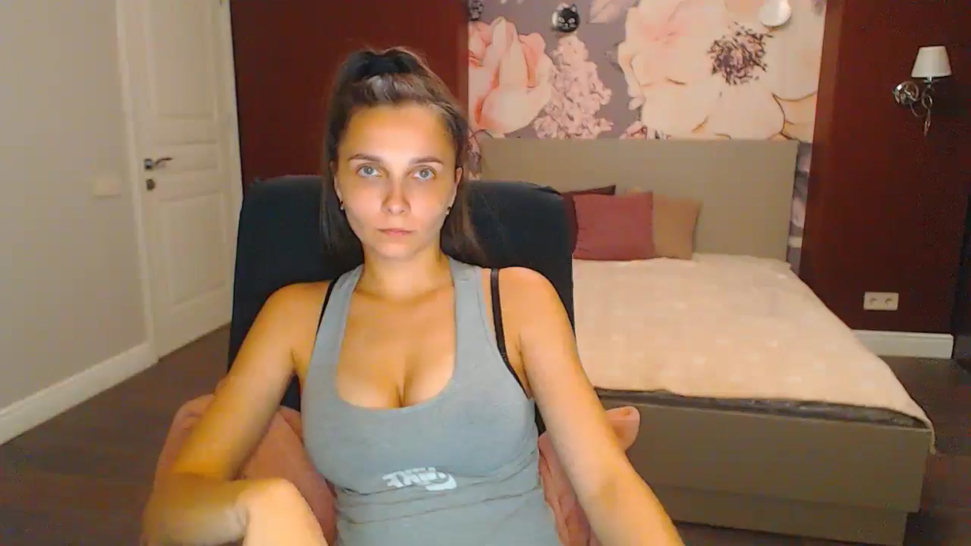 Gallery image thumbnail from Karina_Mils's myfreecams stream on, 08/25/2024, 18:51 image 3 of 20