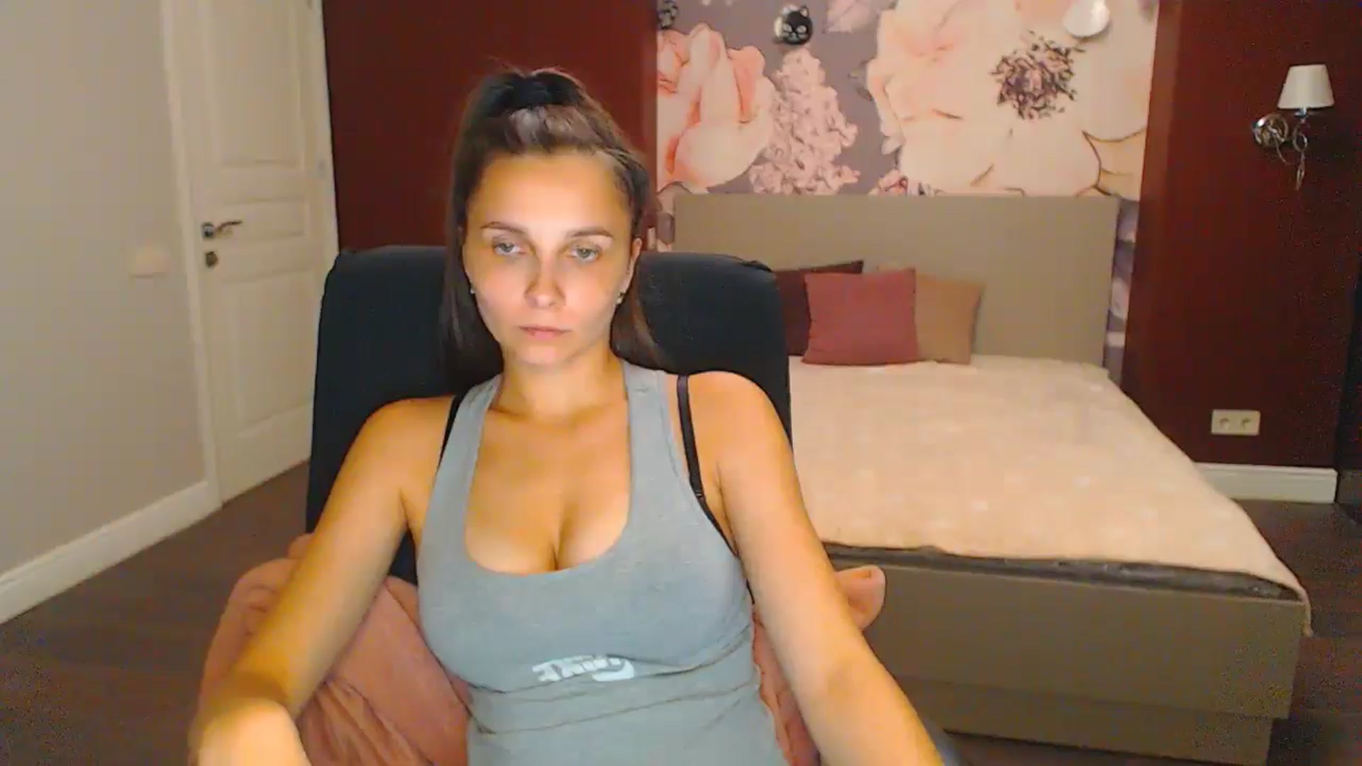 Gallery image thumbnail from Karina_Mils's myfreecams stream on, 08/25/2024, 18:51 image 4 of 20