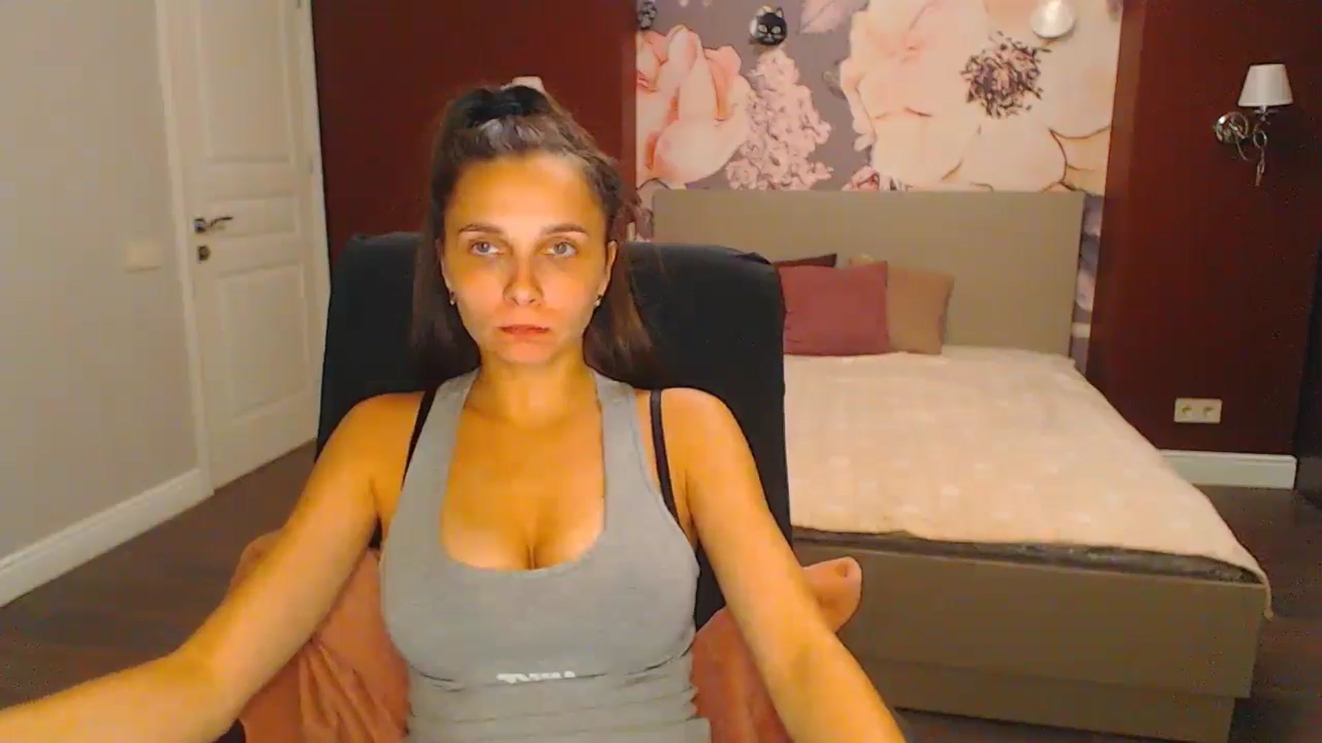 Gallery image thumbnail from Karina_Mils's myfreecams stream on, 08/25/2024, 18:51 image 15 of 20
