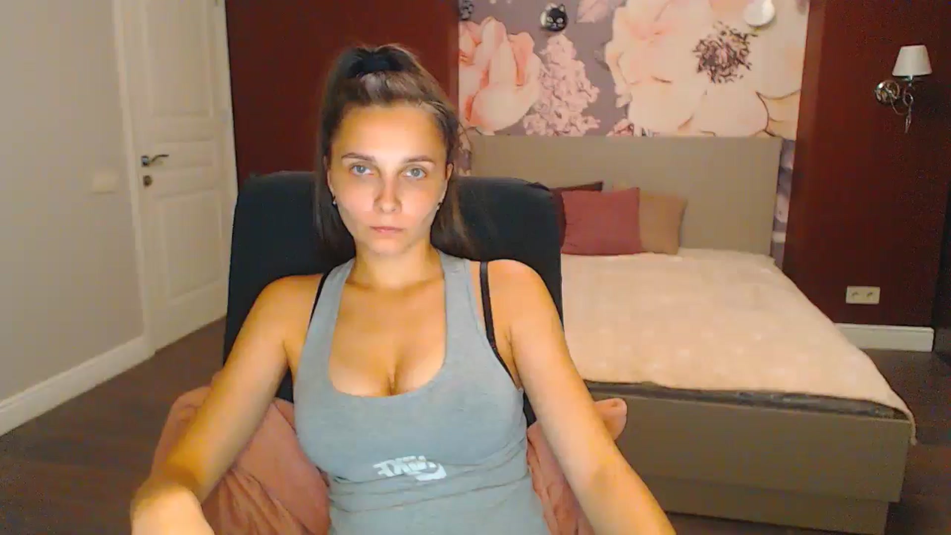 Gallery image thumbnail from Karina_Mils's myfreecams stream on, 08/25/2024, 18:51 image 2 of 20