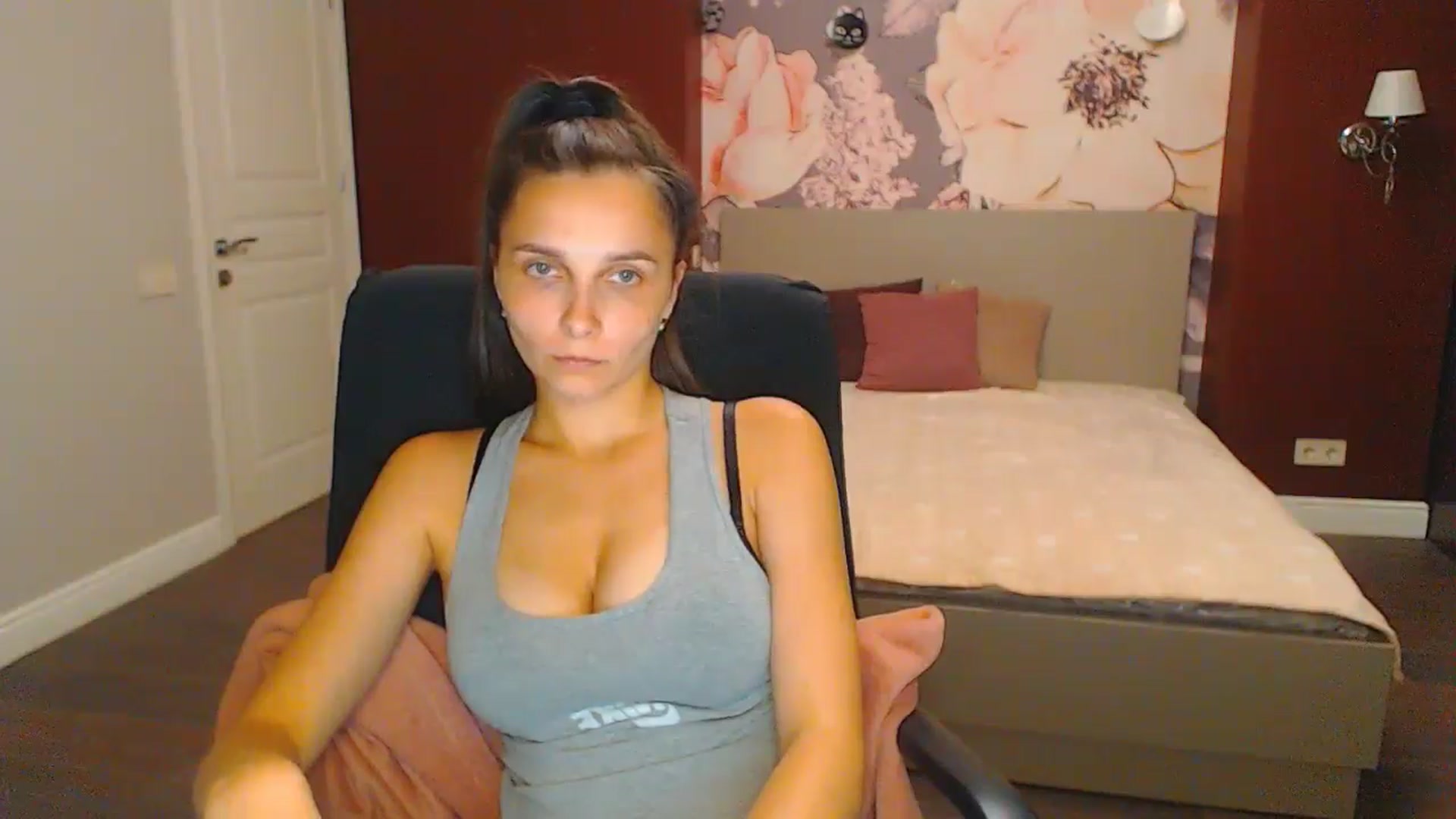 Gallery image thumbnail from Karina_Mils's myfreecams stream on, 08/25/2024, 18:51 image 9 of 20