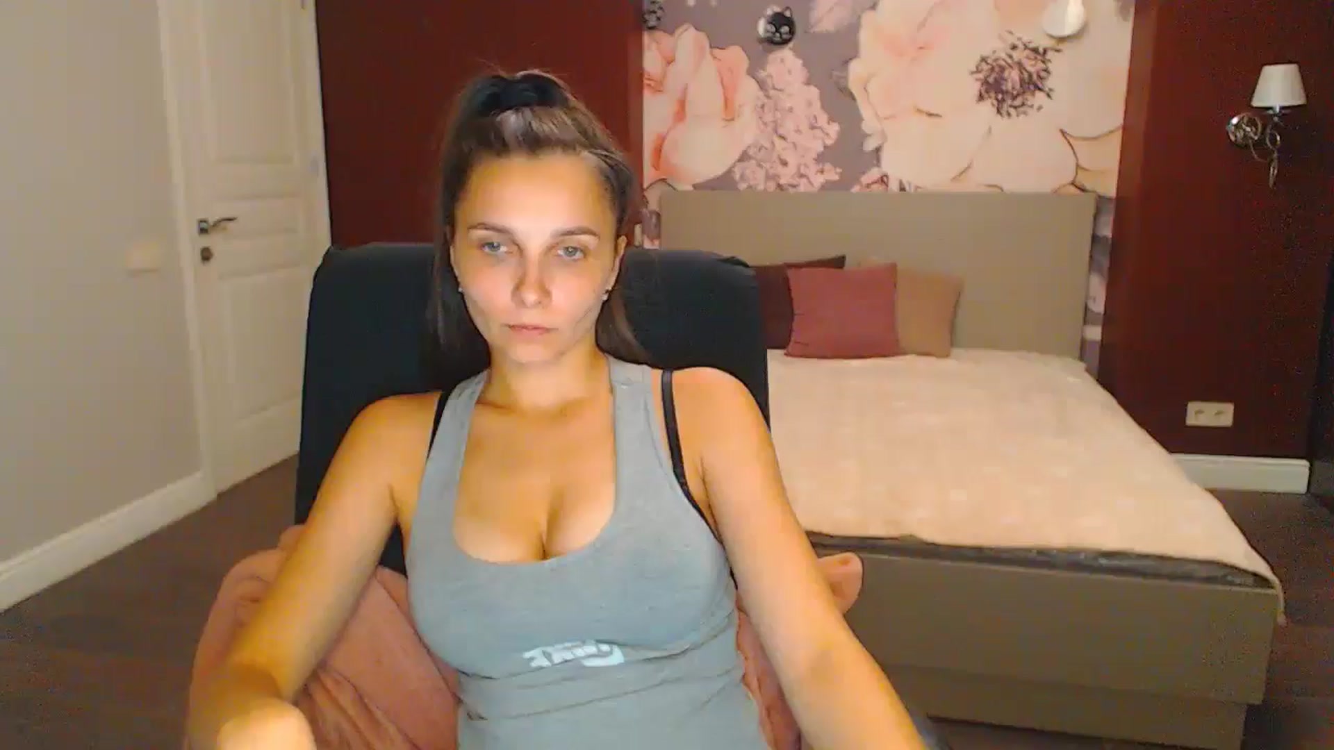 Gallery image thumbnail from Karina_Mils's myfreecams stream on, 08/25/2024, 18:51 image 6 of 20