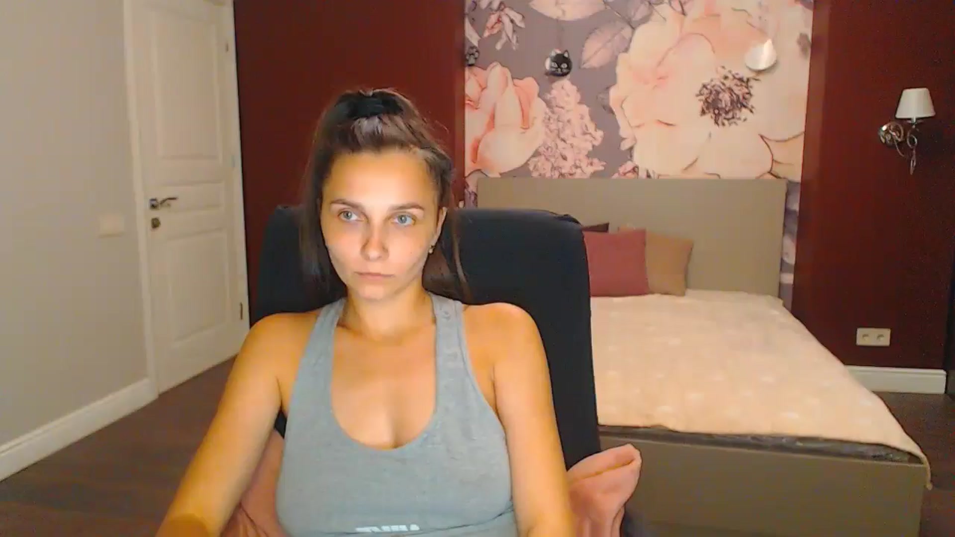 Gallery image thumbnail from Karina_Mils's myfreecams stream on, 08/25/2024, 19:33 image 1 of 20