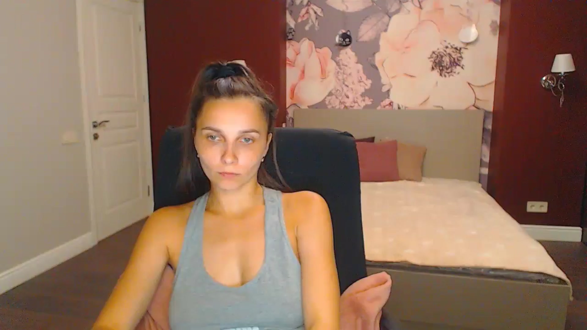 Gallery image thumbnail from Karina_Mils's myfreecams stream on, 08/25/2024, 19:33 image 14 of 20
