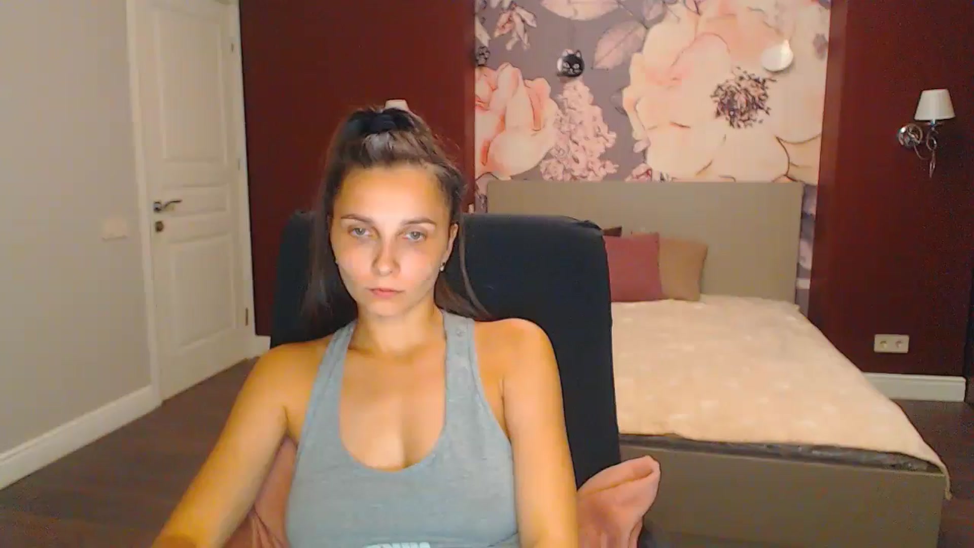 Gallery image thumbnail from Karina_Mils's myfreecams stream on, 08/25/2024, 19:33 image 16 of 20