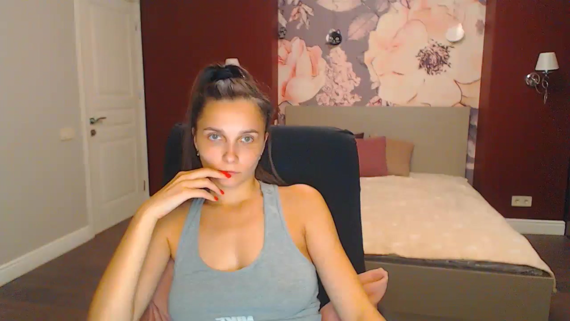 Gallery image thumbnail from Karina_Mils's myfreecams stream on, 08/25/2024, 19:33 image 17 of 20