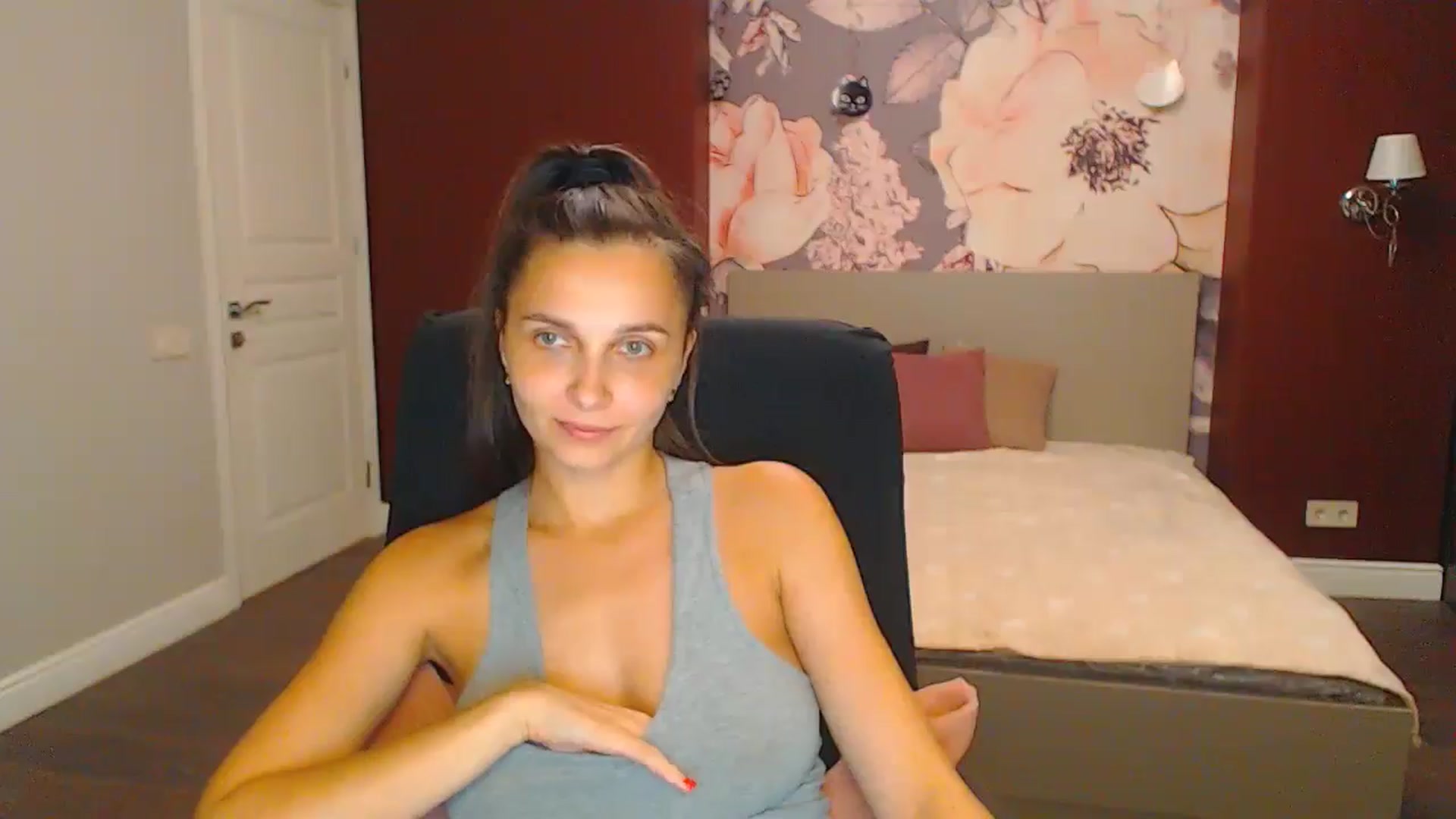 Gallery image thumbnail from Karina_Mils's myfreecams stream on, 08/25/2024, 19:33 image 3 of 20