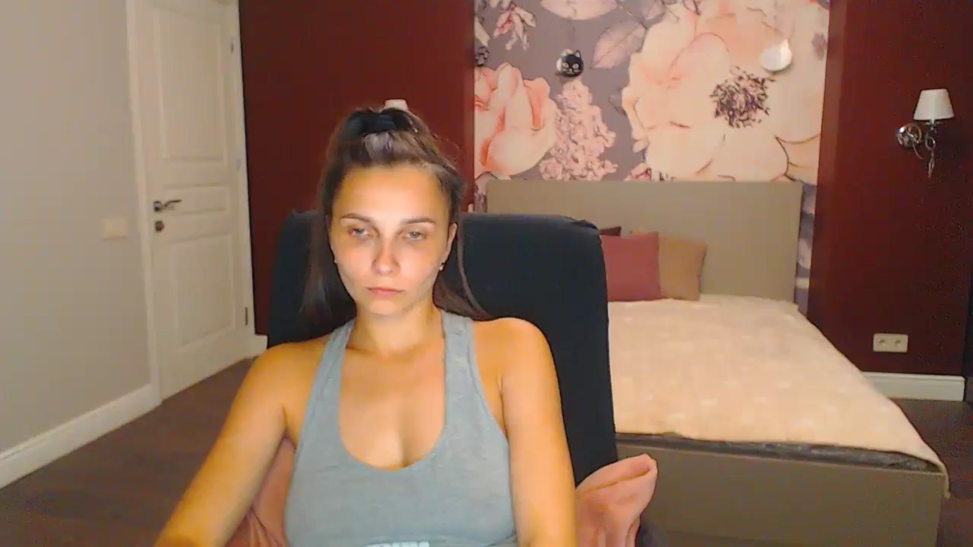 Gallery image thumbnail from Karina_Mils's myfreecams stream on, 08/25/2024, 19:33 image 15 of 20