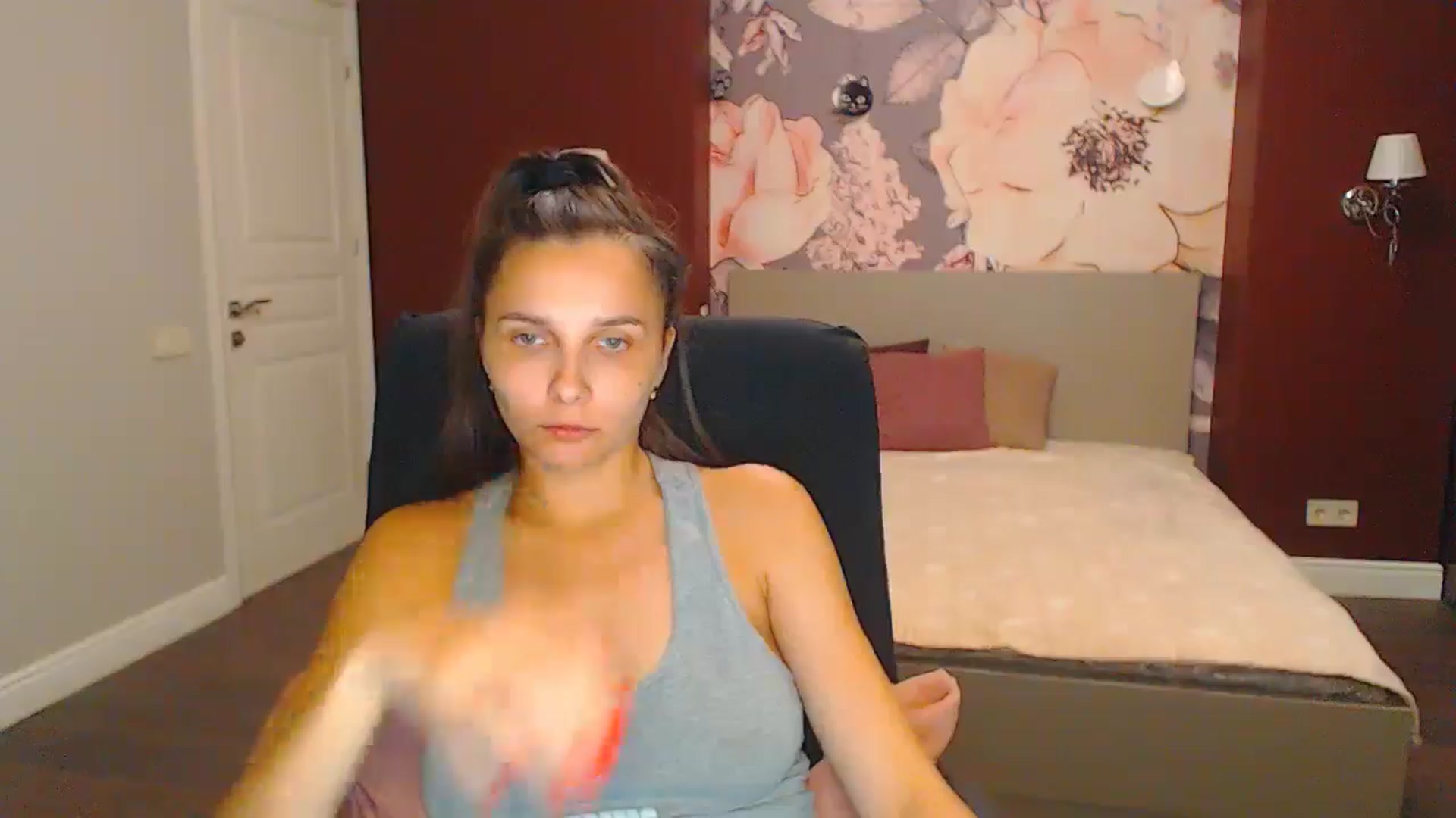 Gallery image thumbnail from Karina_Mils's myfreecams stream on, 08/25/2024, 19:33 image 7 of 20