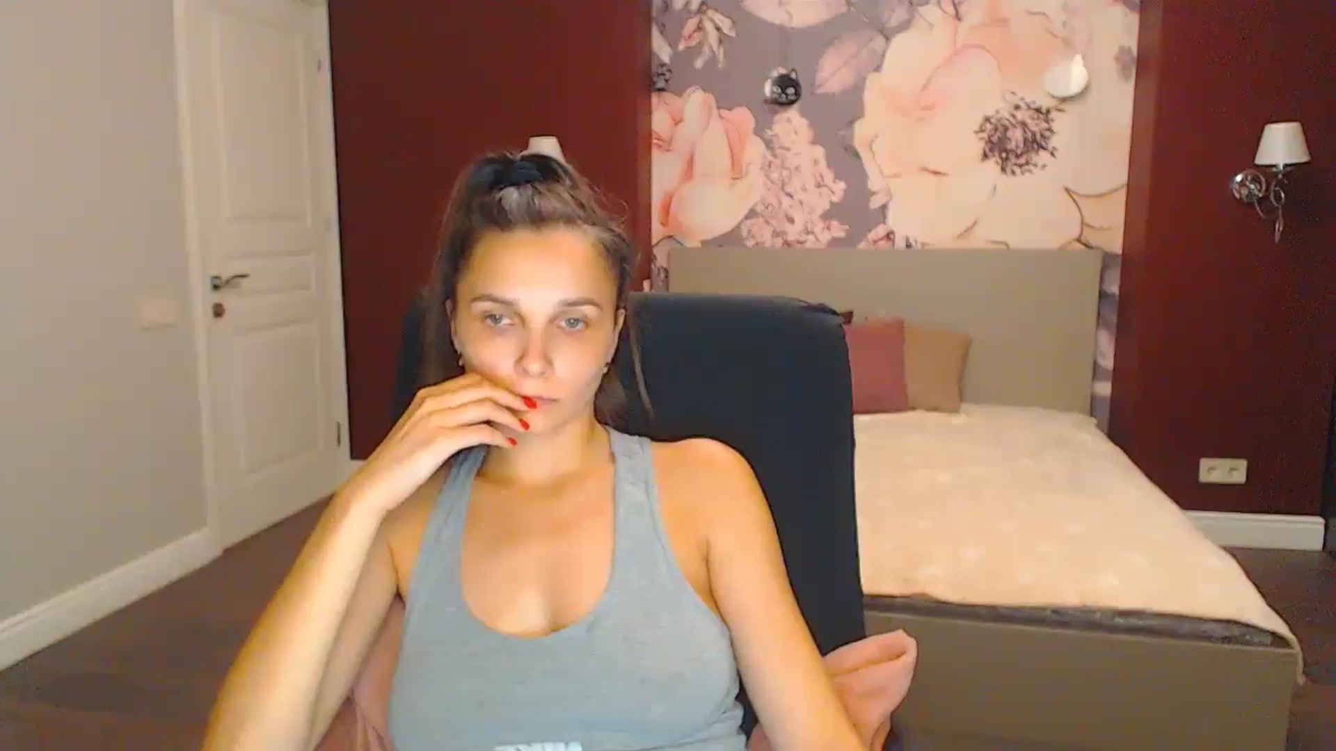 Gallery image thumbnail from Karina_Mils's myfreecams stream on, 08/25/2024, 19:33 image 18 of 20