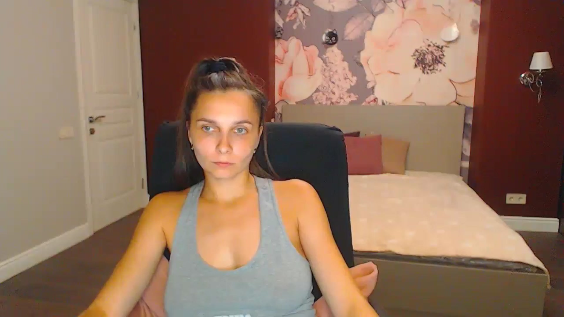 Gallery image thumbnail from Karina_Mils's myfreecams stream on, 08/25/2024, 19:33 image 9 of 20