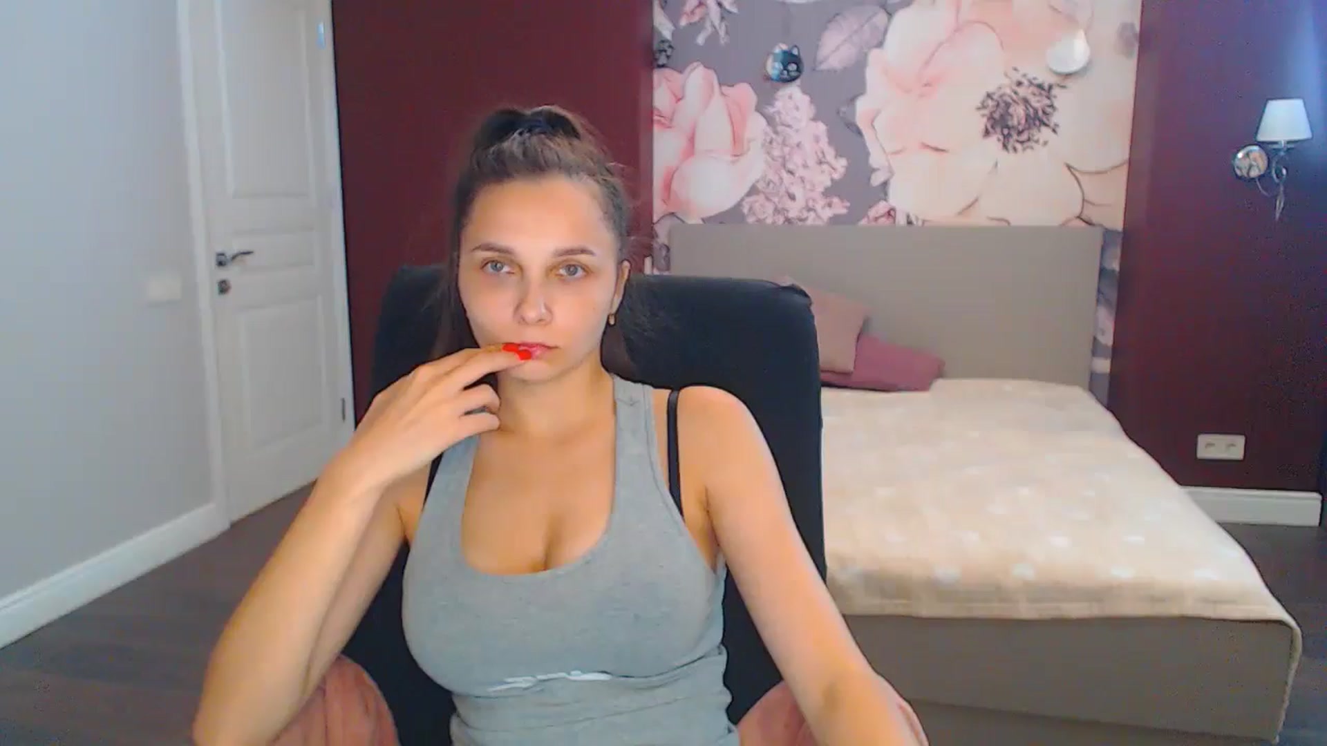Gallery image thumbnail from Karina_Mils's myfreecams stream on, 08/26/2024, 11:47 image 10 of 20