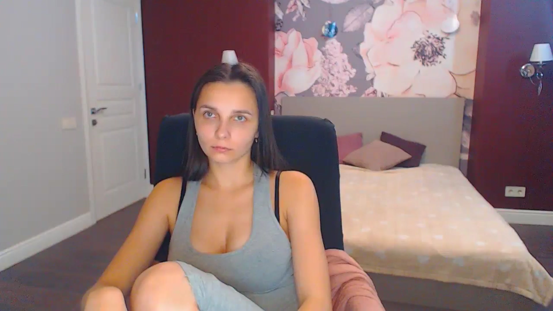 Gallery image thumbnail from Karina_Mils's myfreecams stream on, 08/29/2024, 10:00 image 15 of 20