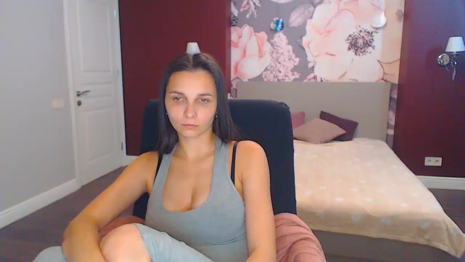 Gallery image thumbnail from Karina_Mils's myfreecams stream on, 08/29/2024, 10:00 image 14 of 20
