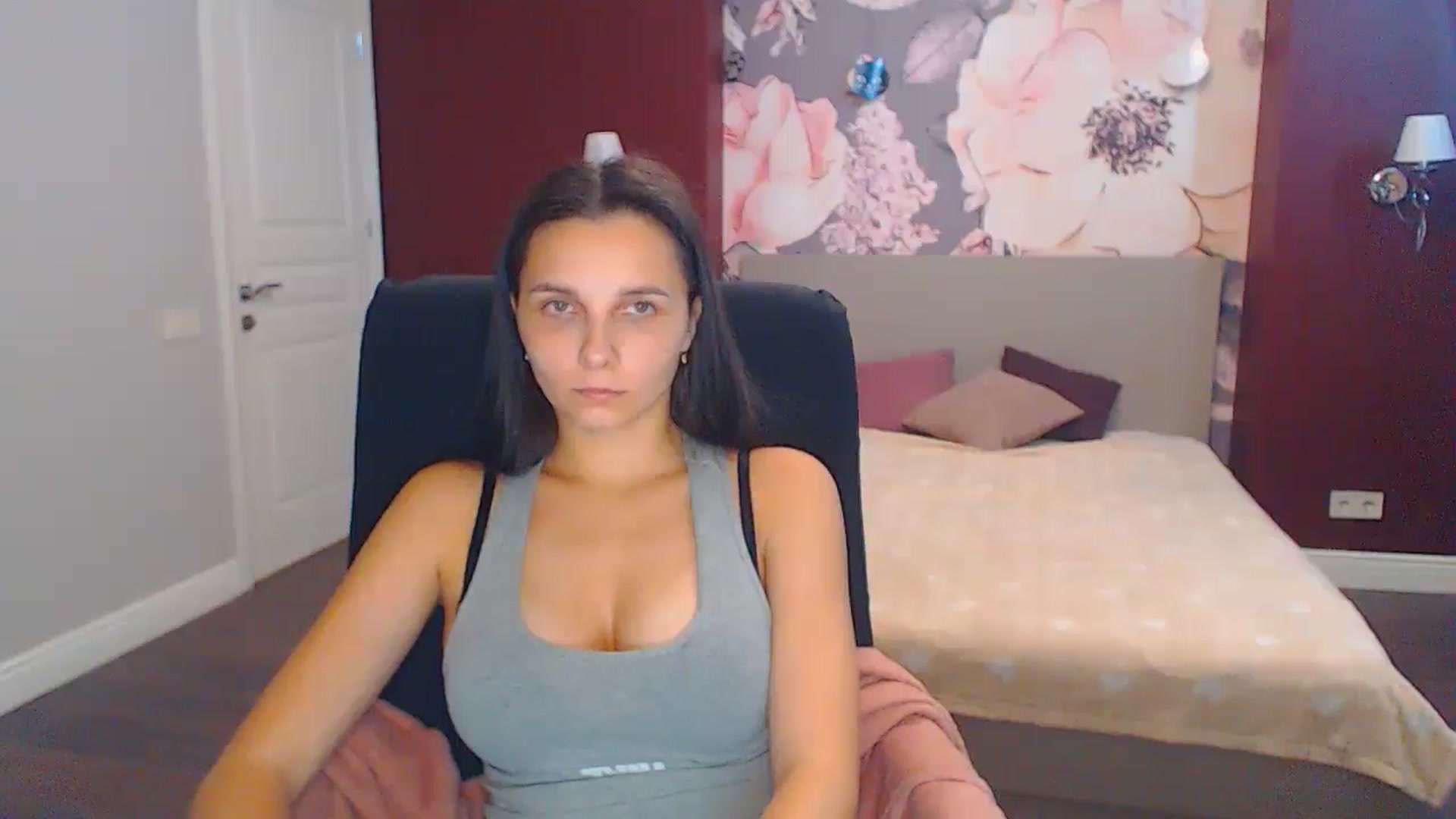 Gallery image thumbnail from Karina_Mils's myfreecams stream on, 08/29/2024, 10:00 image 18 of 20