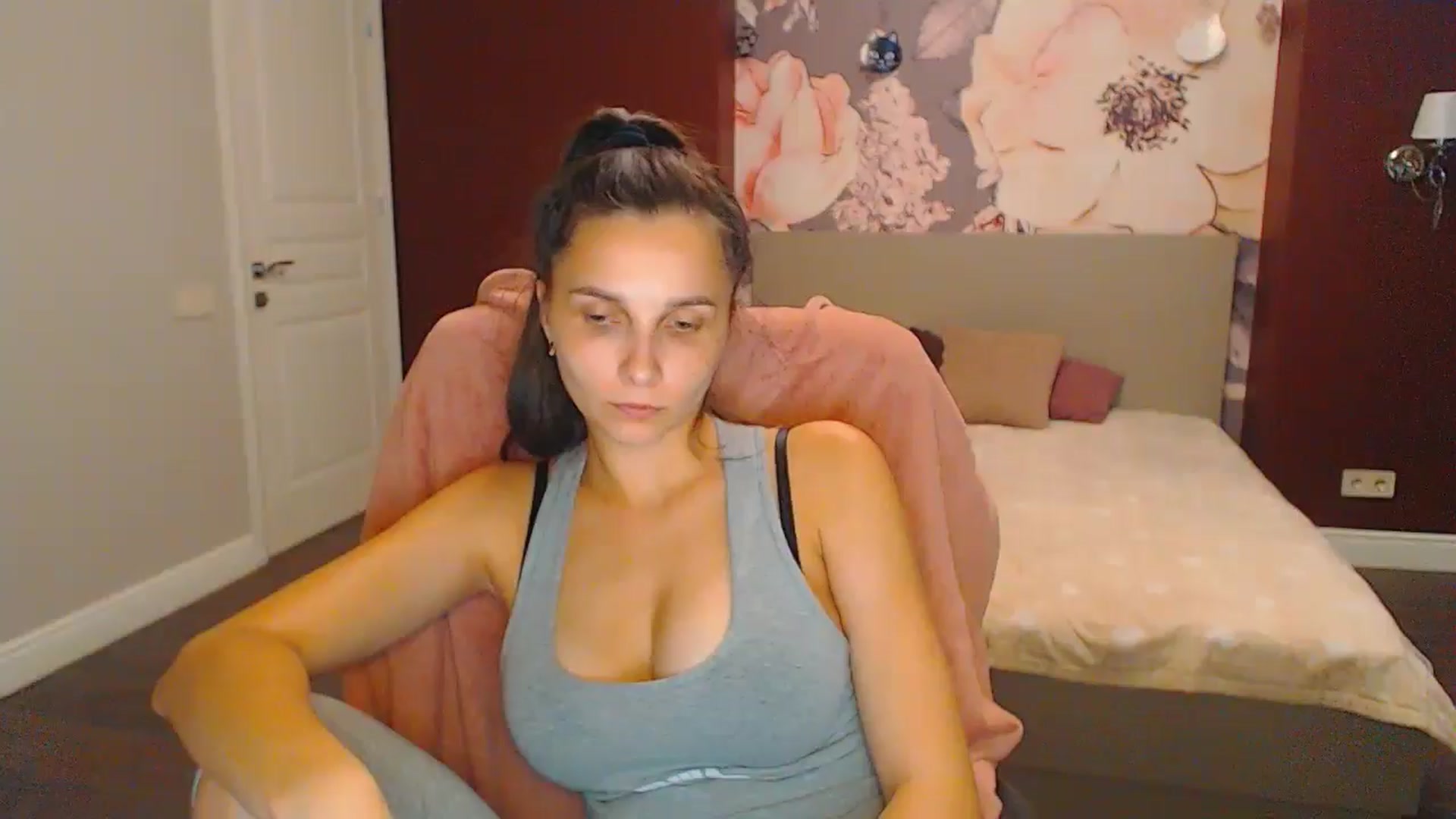 Gallery image thumbnail from Karina_Mils's myfreecams stream on, 08/30/2024, 16:08 image 1 of 20