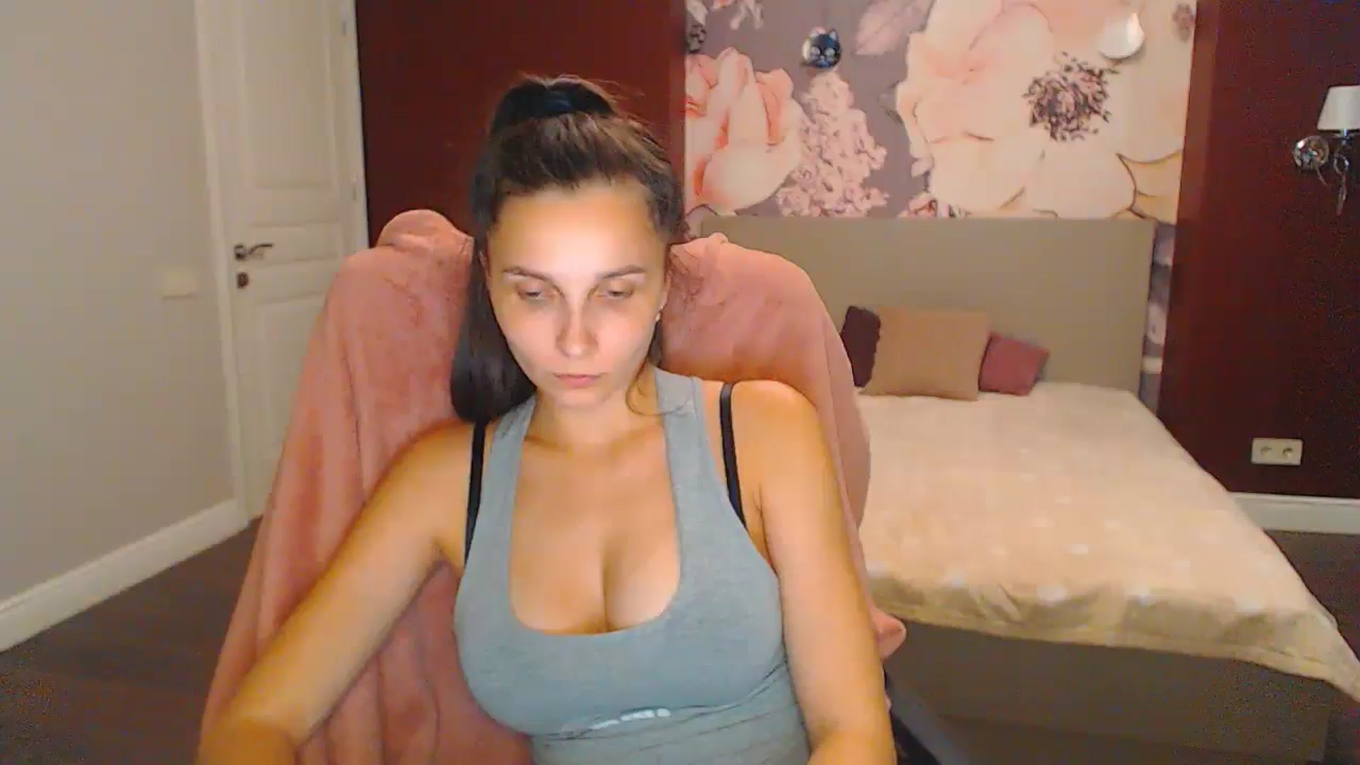 Gallery image thumbnail from Karina_Mils's myfreecams stream on, 08/30/2024, 16:08 image 5 of 20