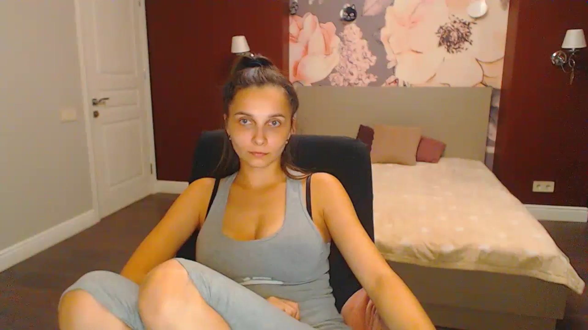 Gallery image thumbnail from Karina_Mils's myfreecams stream on, 08/30/2024, 17:00 image 14 of 20